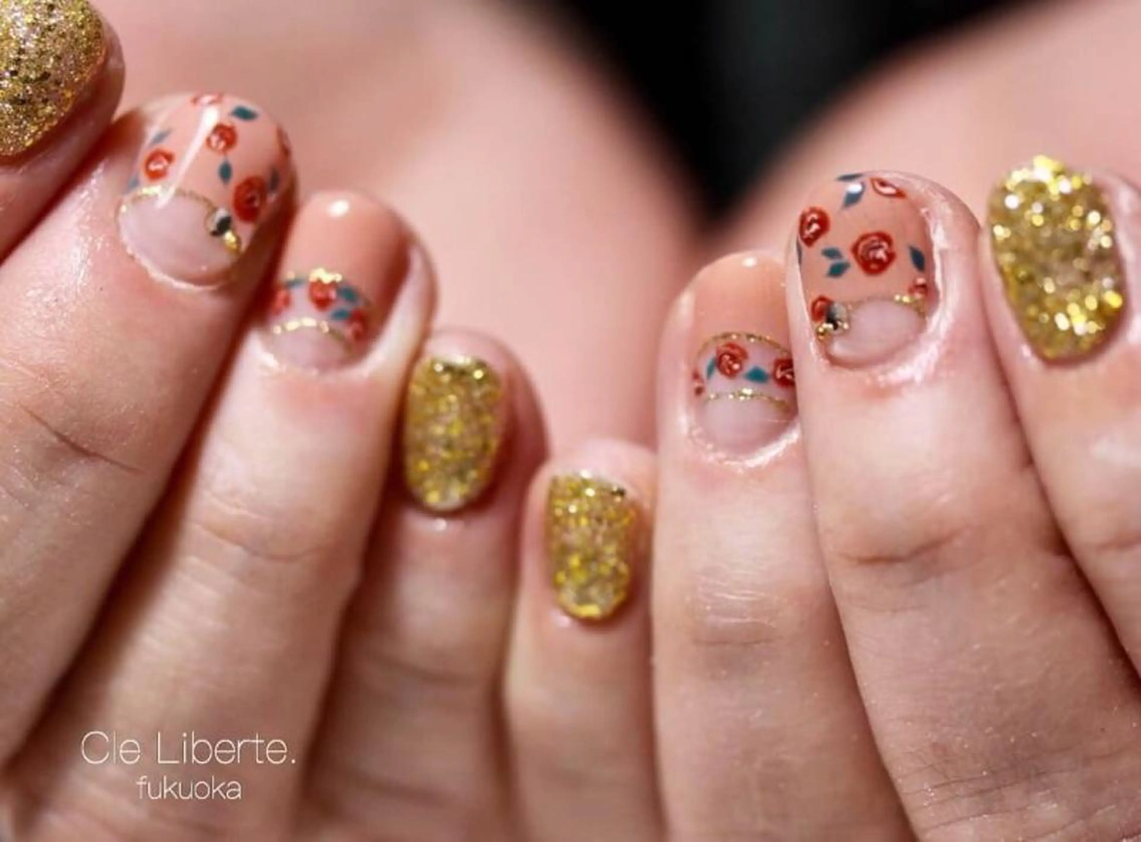 ネイル フレンチネイル キラキラネイル ラメ(グリッター) Elio所属・Elio 国泰寺のネイルデザイン