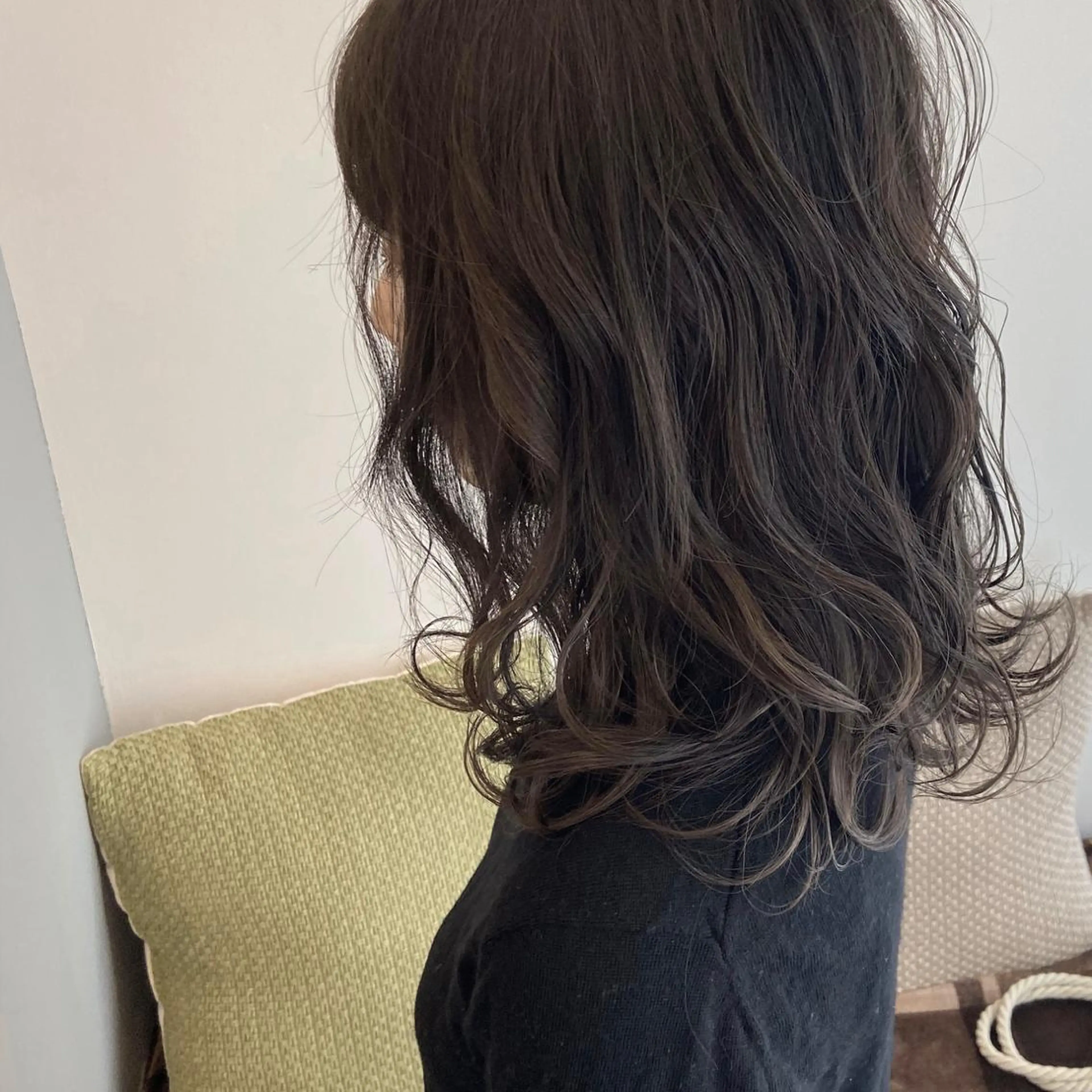 ミディアム ハイライト 峯 志帆のヘアスタイル