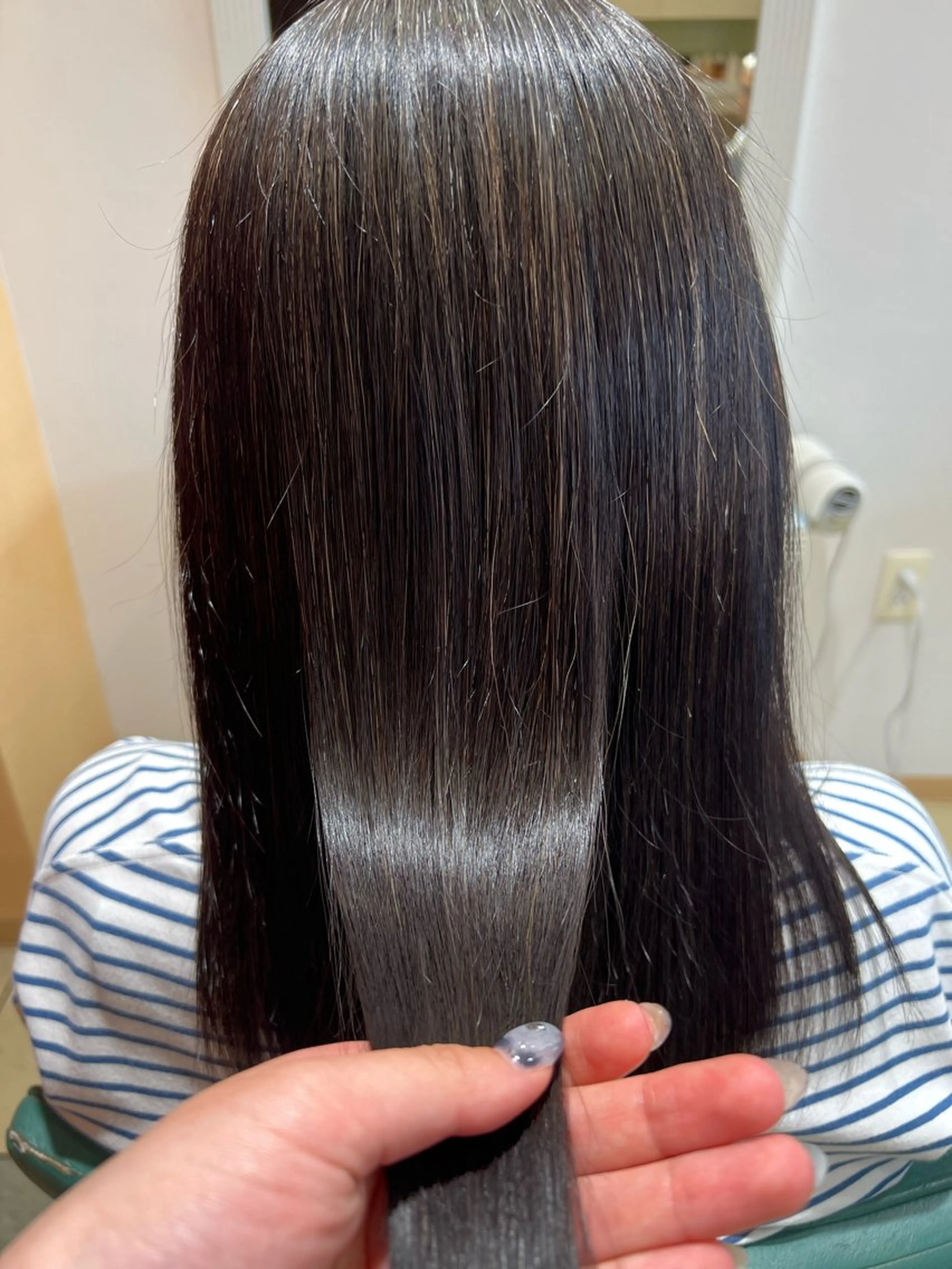 ロング カラー カット ヘアカラー トリートメント ☘️折戸結菜☘️ ハイトーンカラーのヘアスタイル