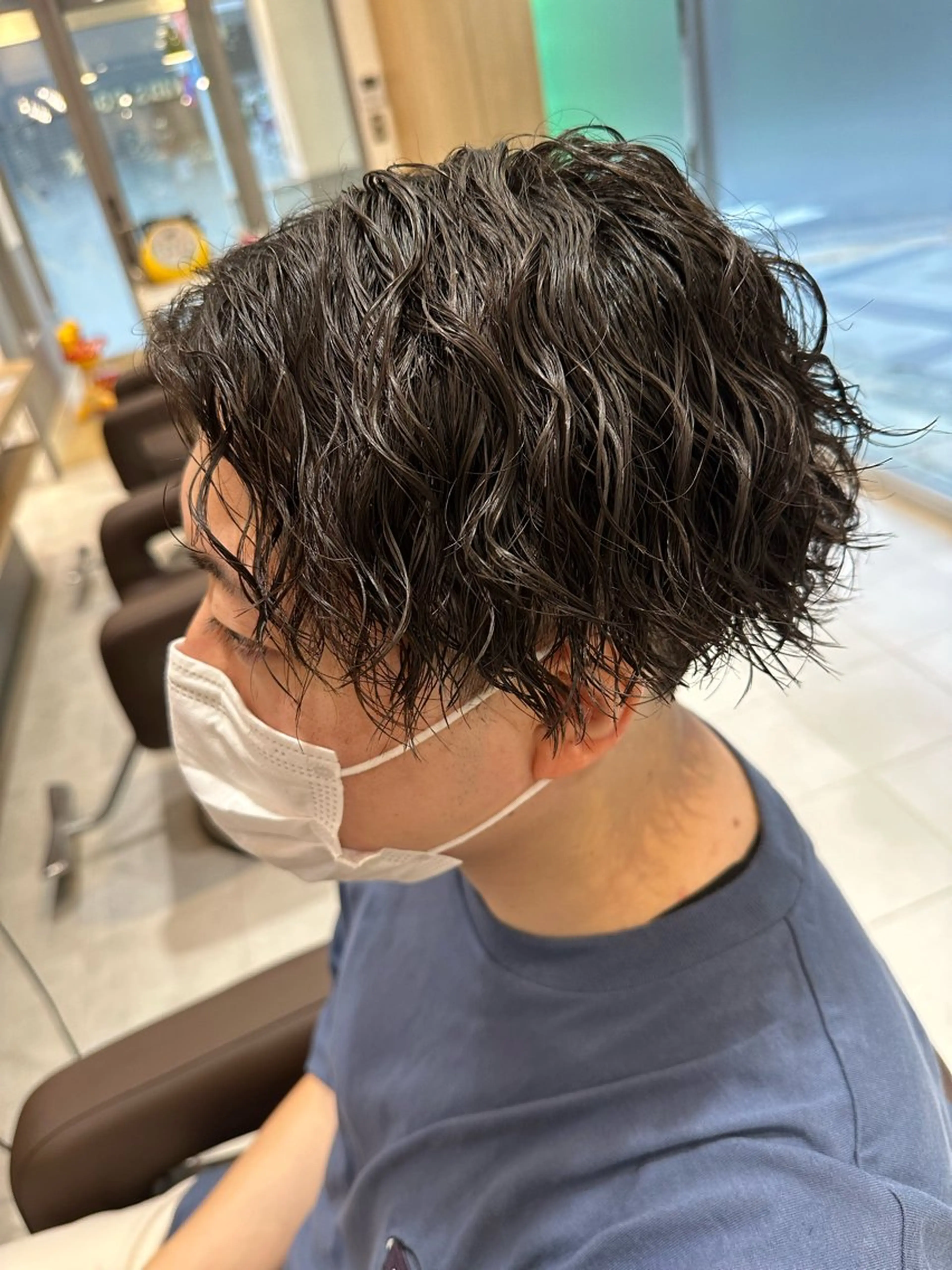 ミディアム パーマ メンズ ミディアムパーマ フェードカット メンズパーマ ツイストスパイラルパーマ 波巻きパーマ 💈メンズ特化 美容師サキ💈のヘアスタイル