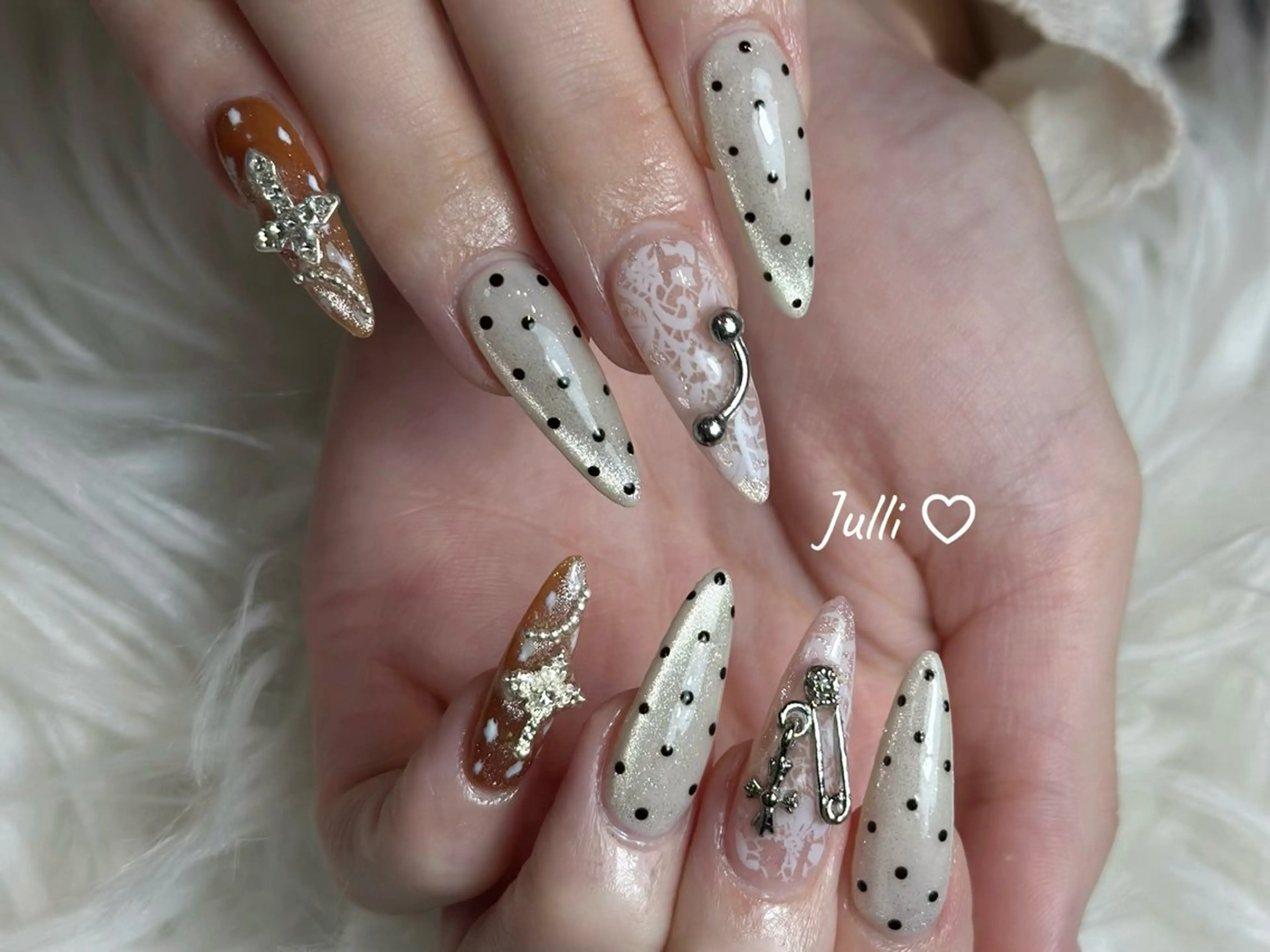 ネイル ボルドー ブラウン チークネイル ドット フットネイル Julli ジュリのネイルデザイン