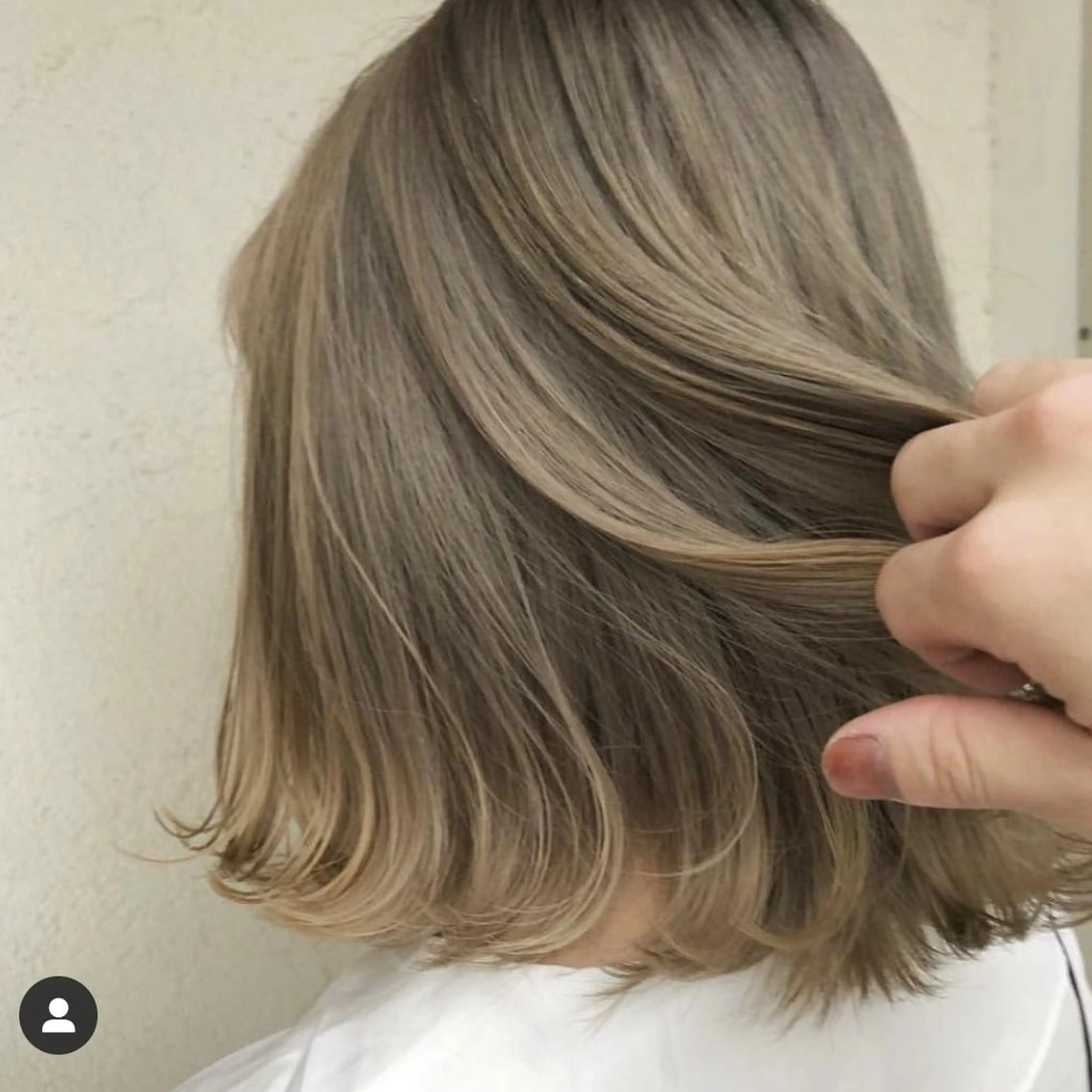 ミディアム INORI /フェイスレイヤーのヘアスタイル