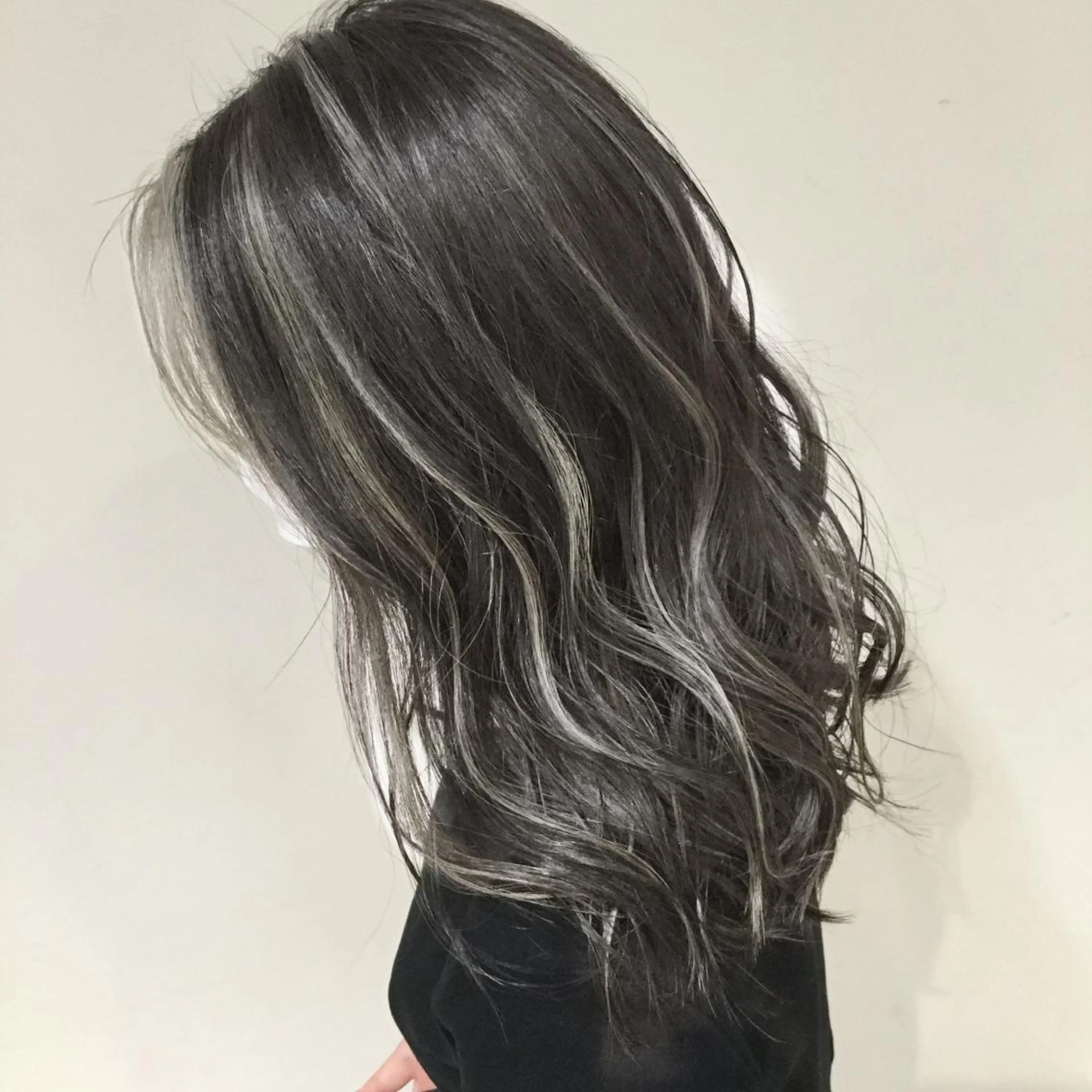 セミロング カラー AMI Hair  supply所属・髪質改善カラー 韓国風レイヤーのヘアスタイル