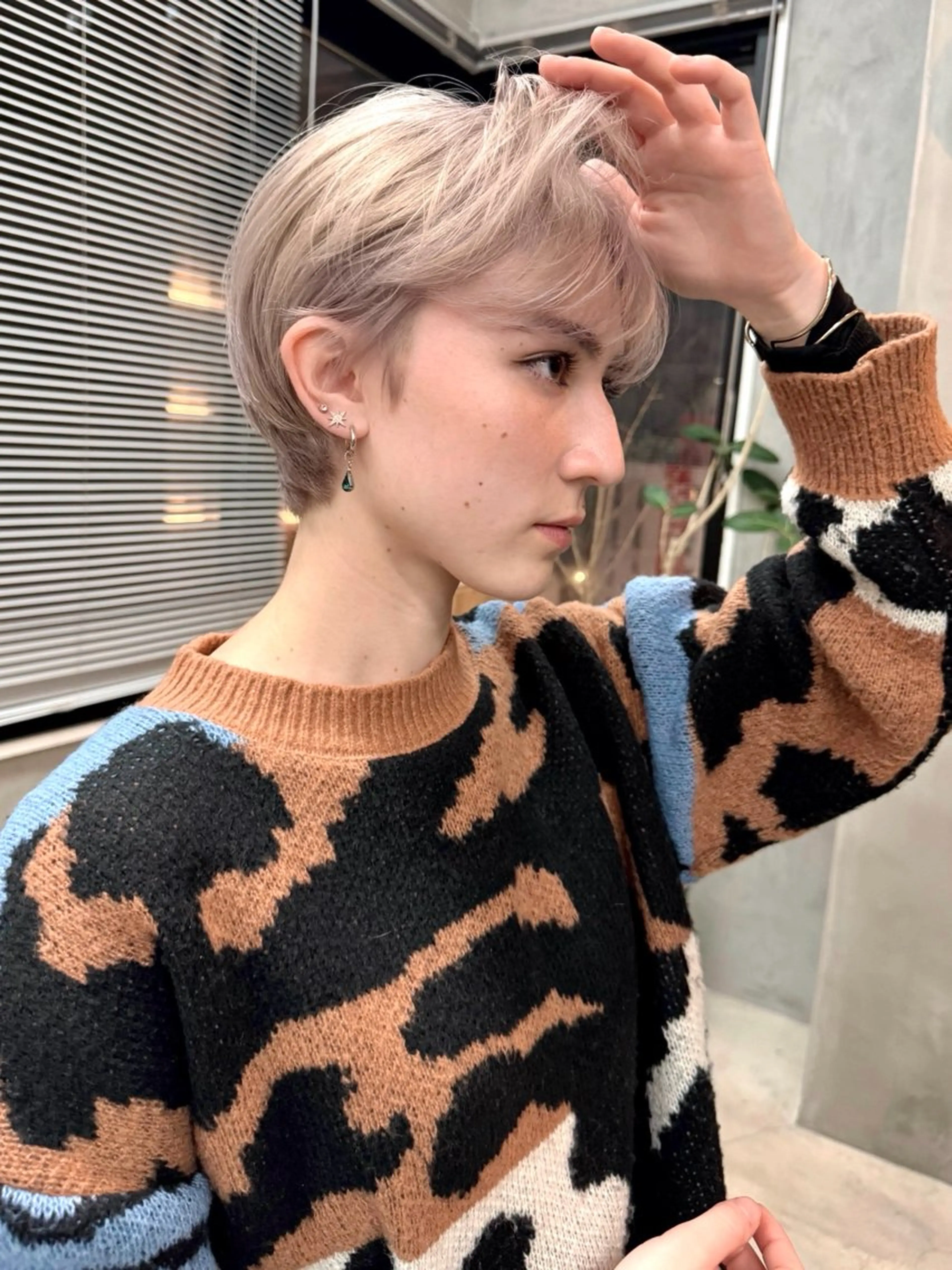 ショート カラー カット ヘアカラー トリートメント ミルクティーレイヤー Kaito🐩/栄のヘアスタイル