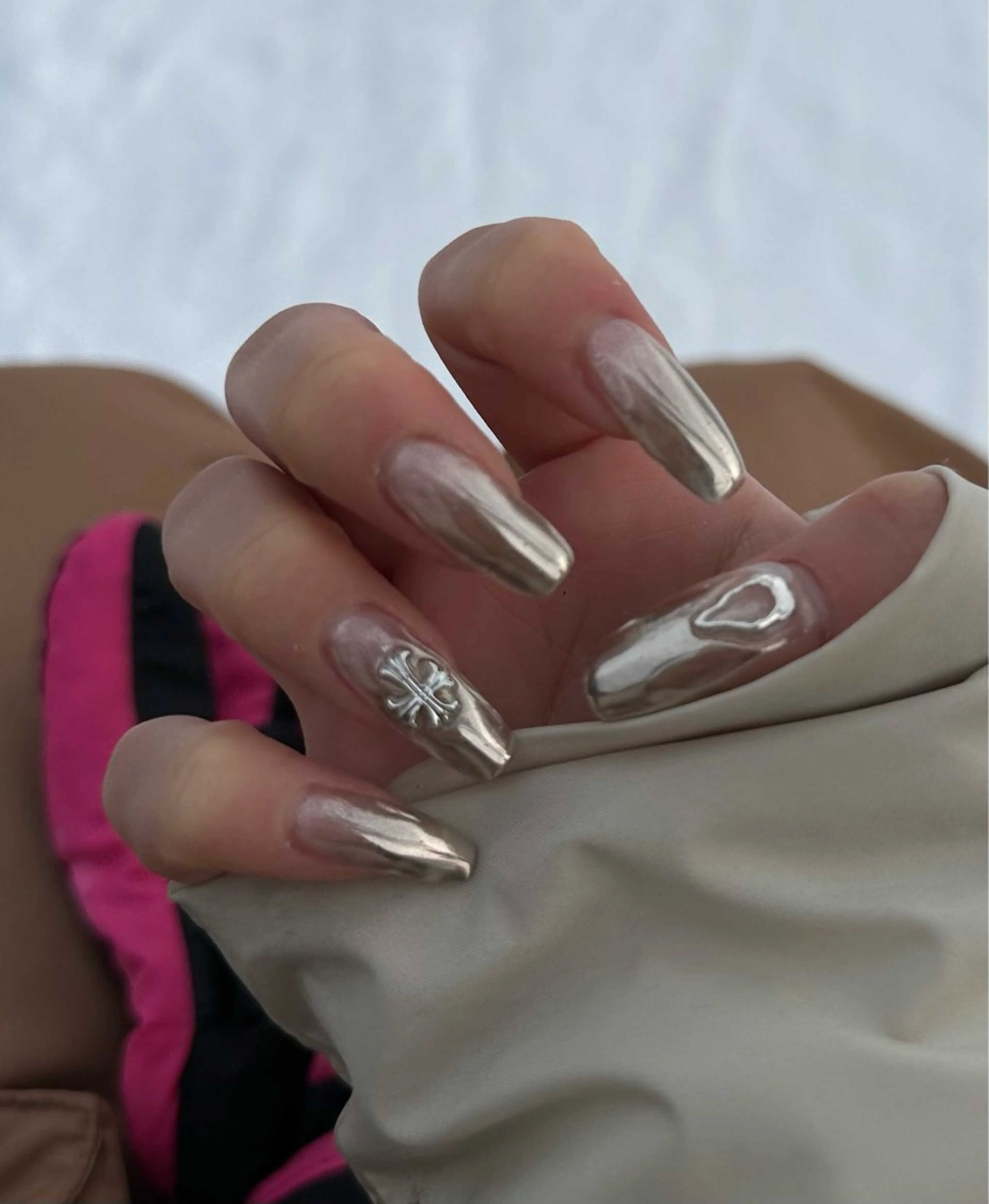 ネイル ミラーネイル シルバー ハンドネイル エムスラッシュセンター南sol所属・kano🫧 指名No.1💫のネイルデザイン