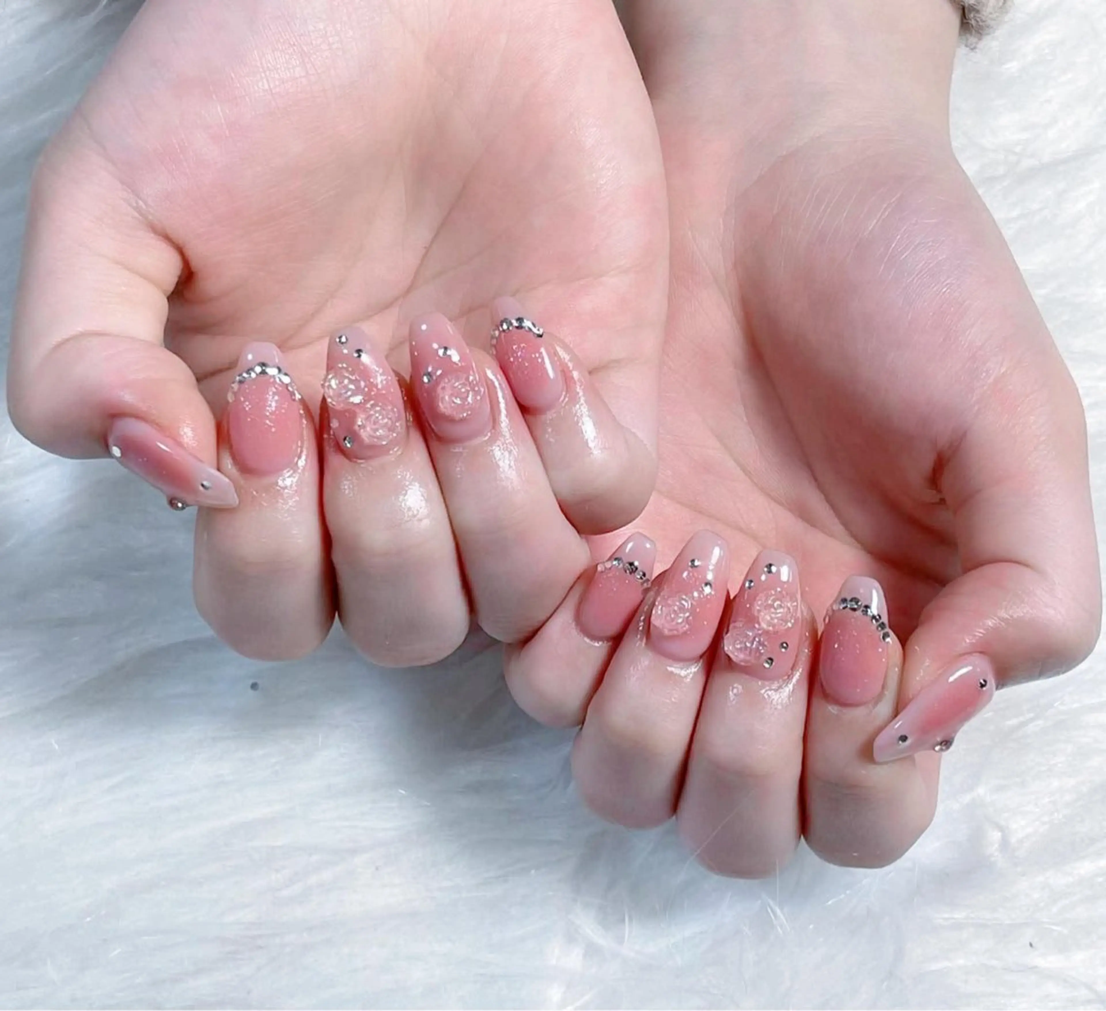 ネイル 長さ出し フレンチネイル グラデーション キラキラネイル 韓国ネイル ハンドネイル Hana Nail Salonのネイルデザイン