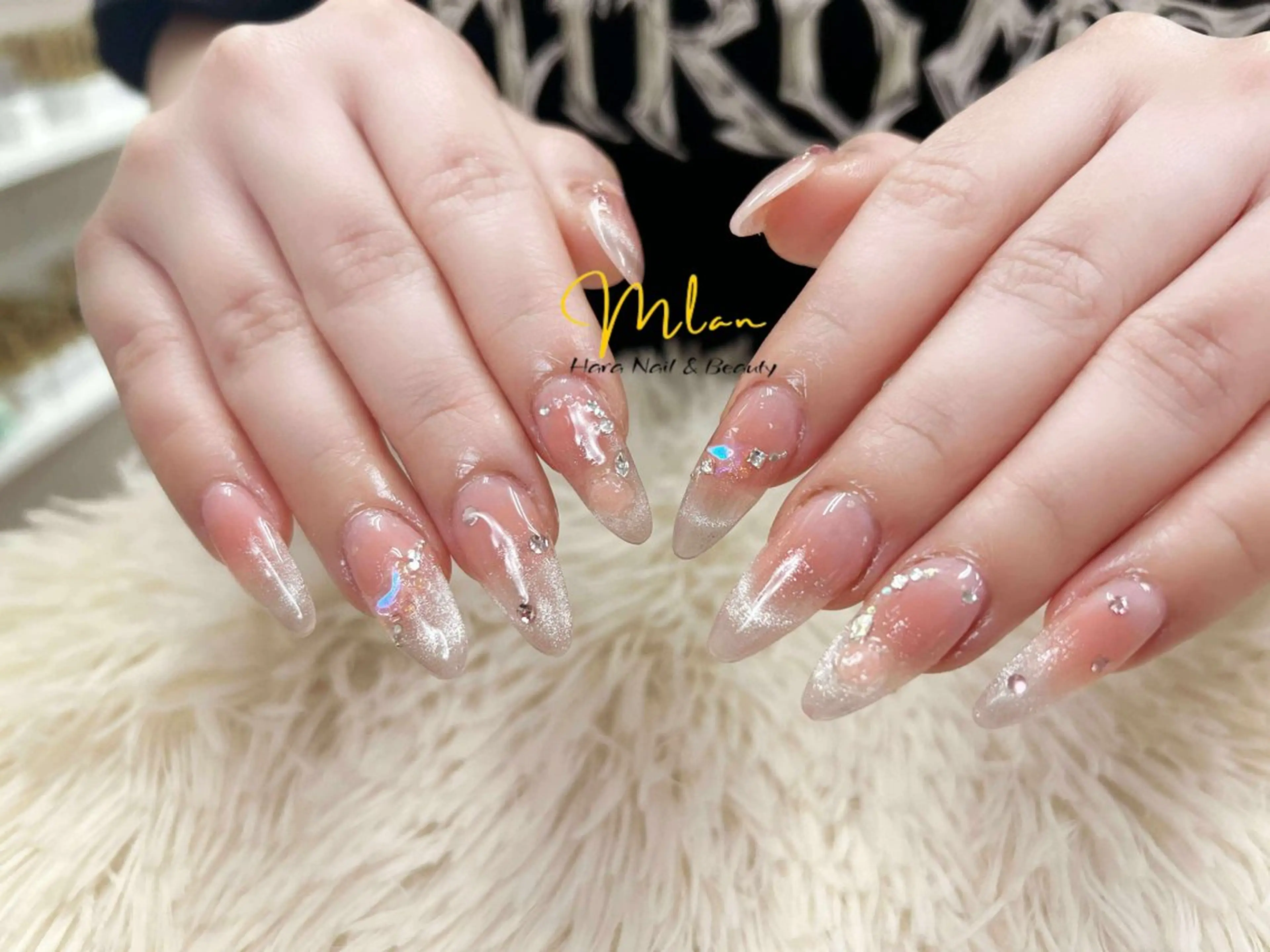 ネイル フレンチネイル グラデーション キラキラネイル 韓国ネイル ラメ(グリッター) ハンドネイル Mlan Nailのネイルデザイン