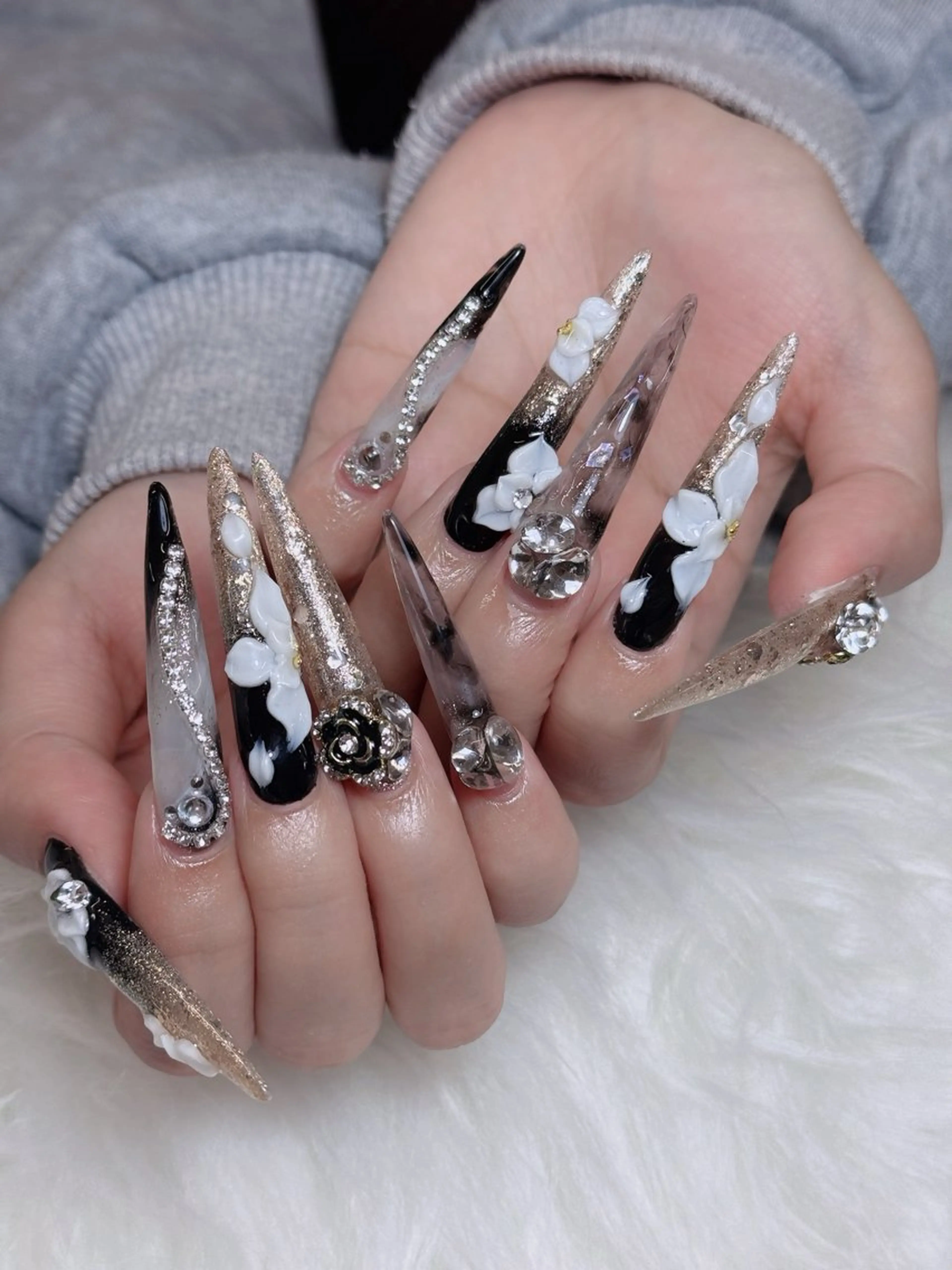 ネイル オーロラネイル チークネイル フットネイル フレンチネイル ハロウィン ハンドネイル Lumi Nail 新大久保3‘のネイルデザイン