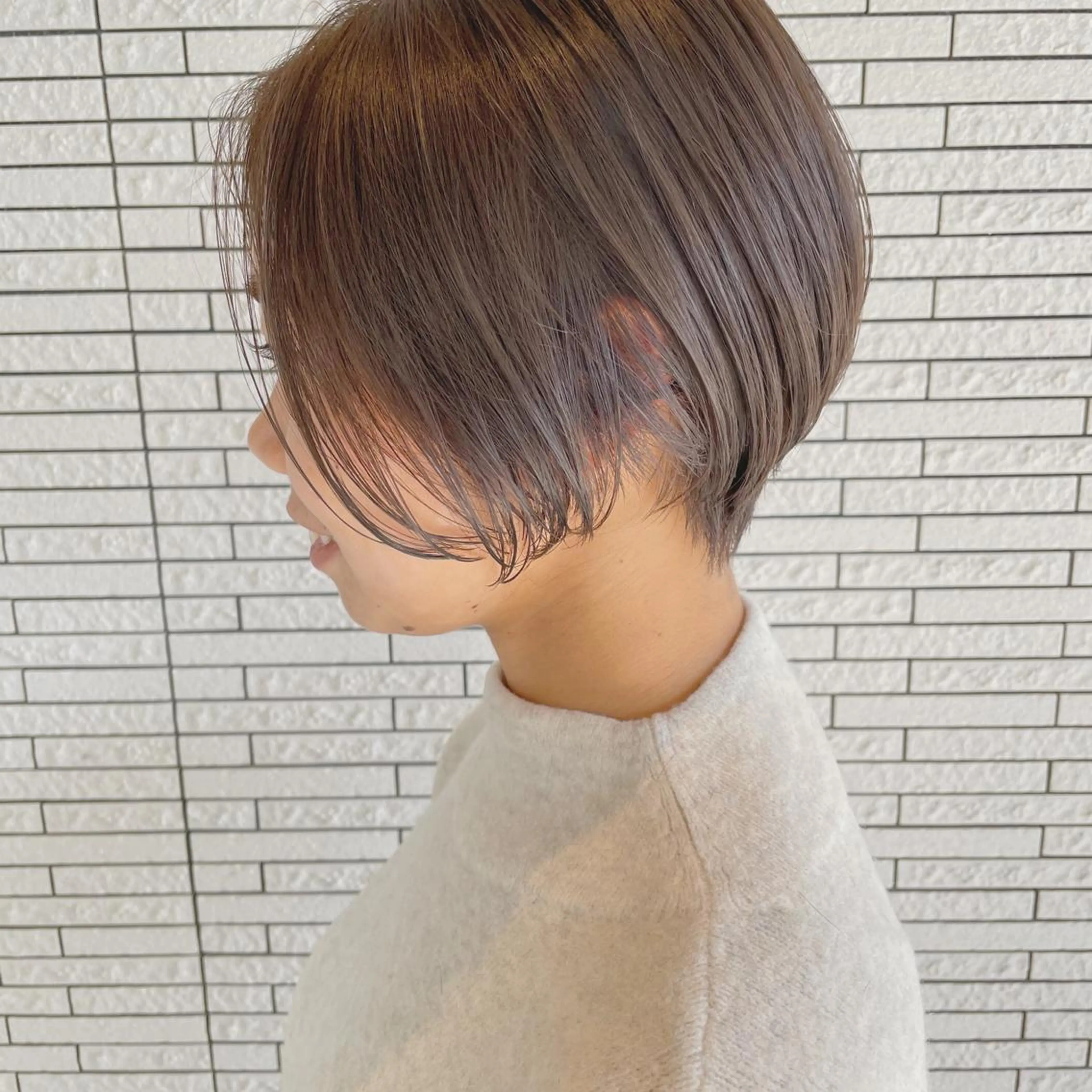 ショート カラー マエダ リョウのヘアスタイル