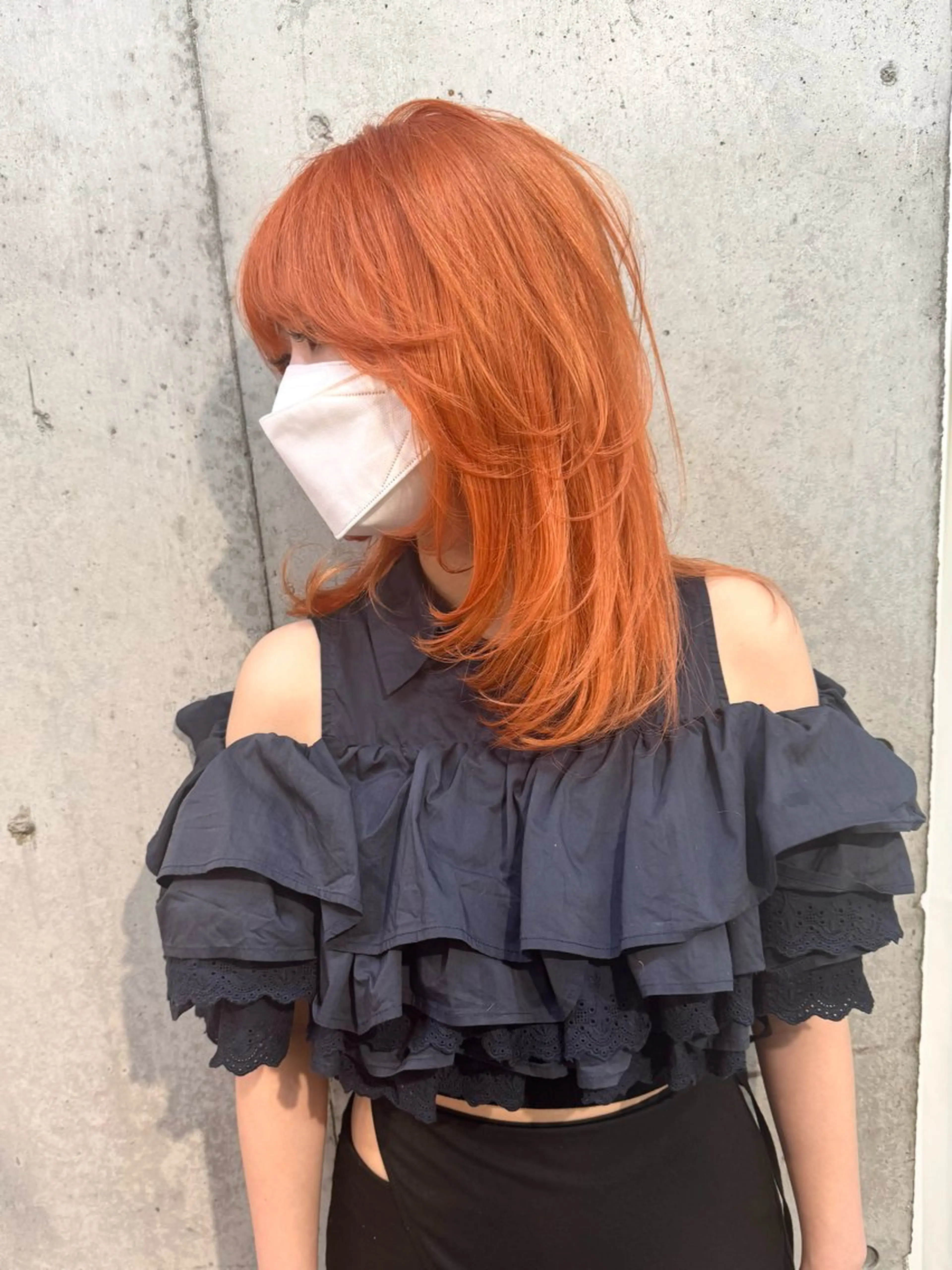 ミディアム カラー オレンジ レイヤーカット カット ヘアカラー トリートメント lani ブリーチ /ダブルカラーのヘアスタイル