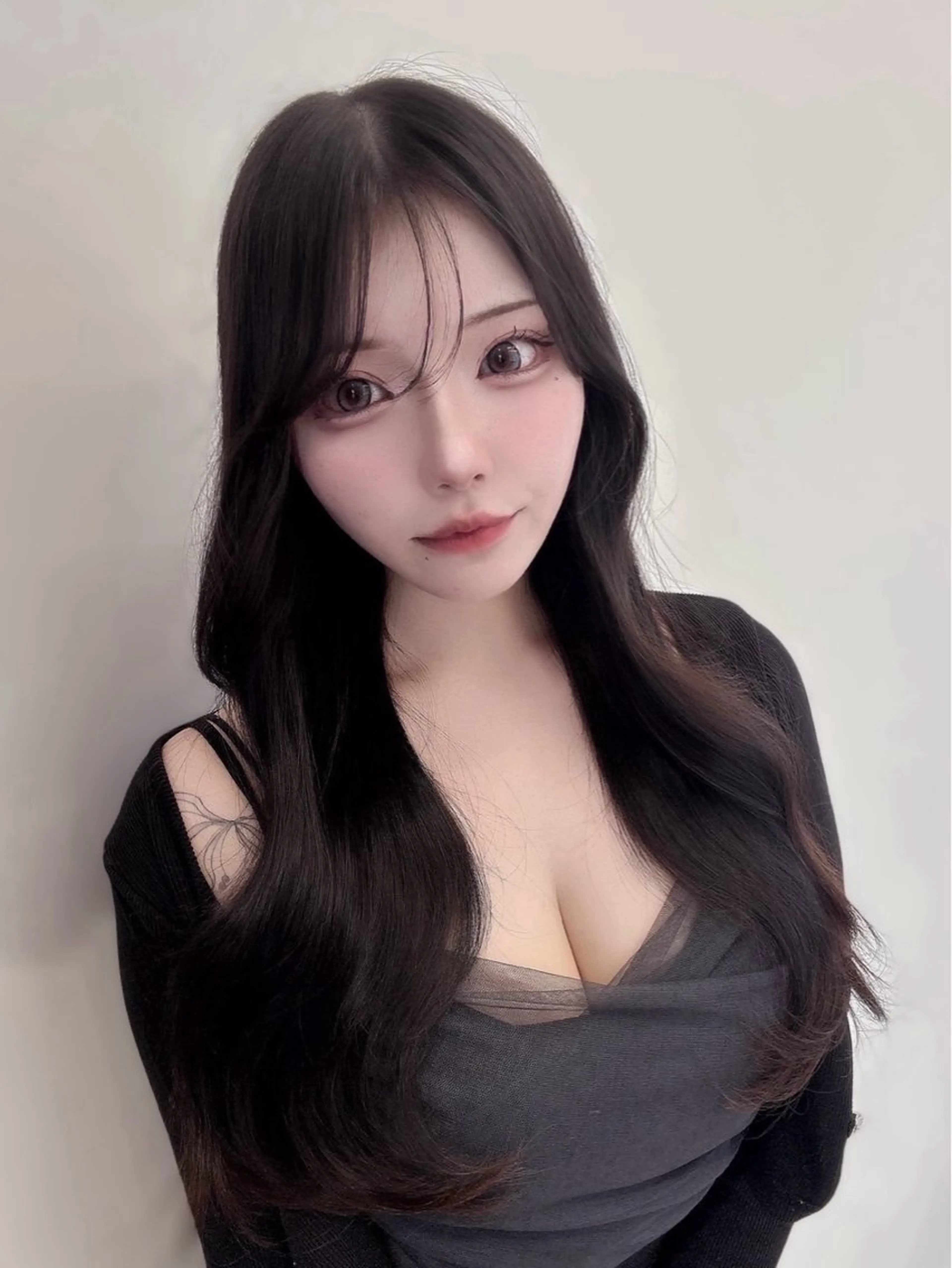 ロング カラー 黒髪 ブルーカラー ブルーブラック 韓国風ヘア レイヤーカット 桐村 健太郎のヘアスタイル