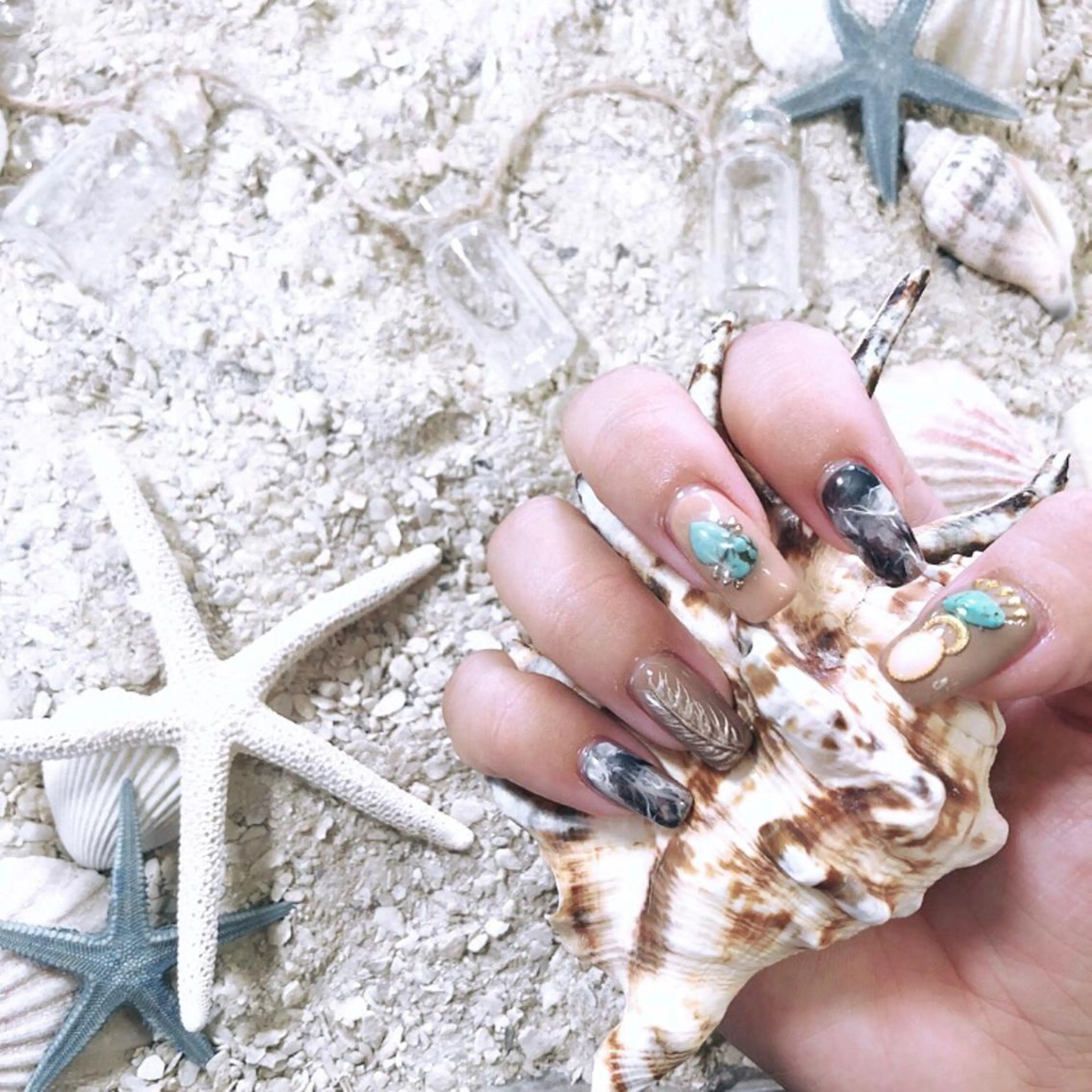 ネイル フットネイル フレンチネイル ジェルネイル ラメ(グリッター) ラメグラデーション NEO Beauty Salon所属・𝐍𝐄𝐎 𝐉𝐔𝐑𝐈のネイルデザイン