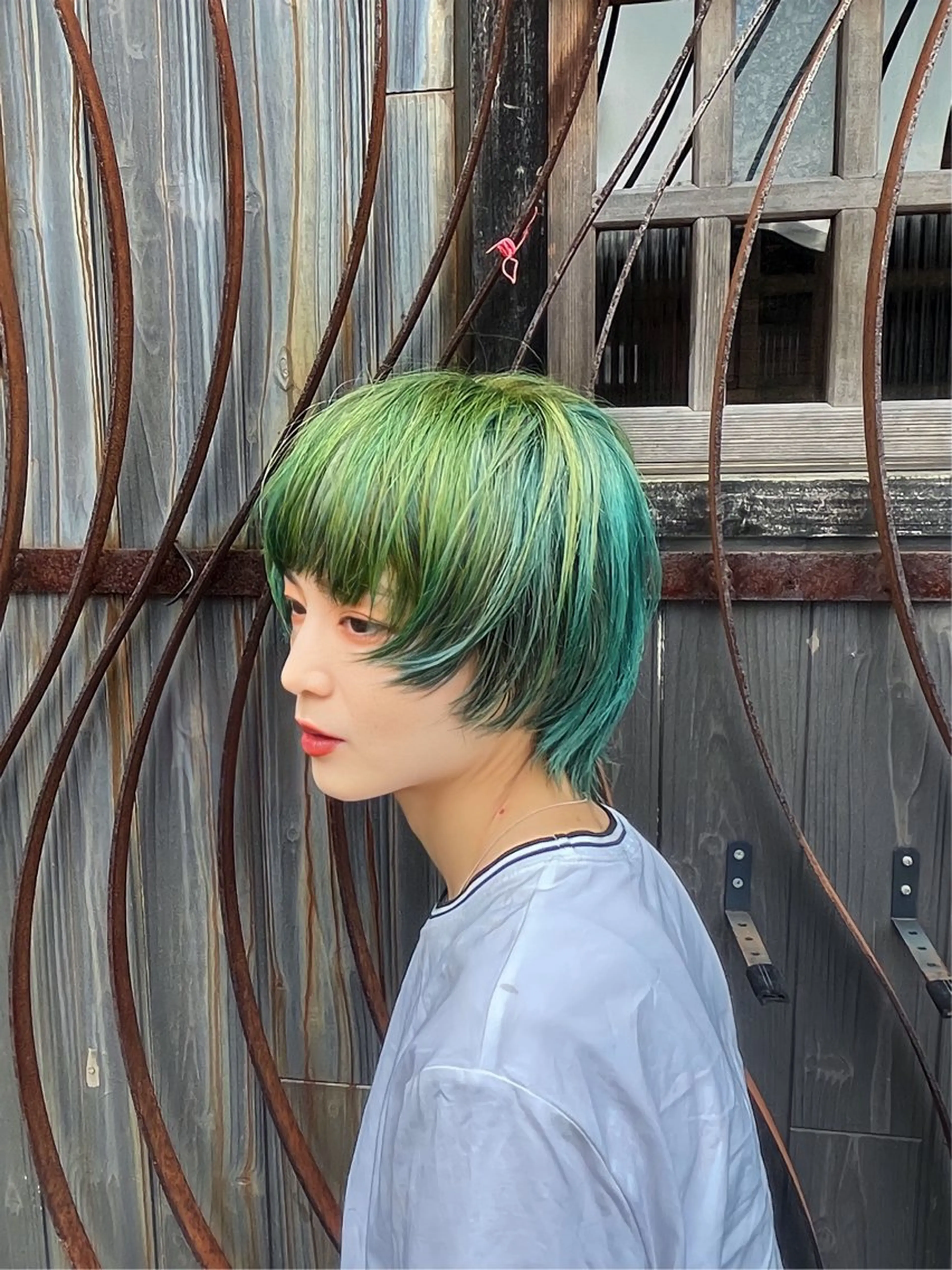 ショート カラー COMEG HEAD 上乃裏所属・宮前 芽衣のヘアスタイル