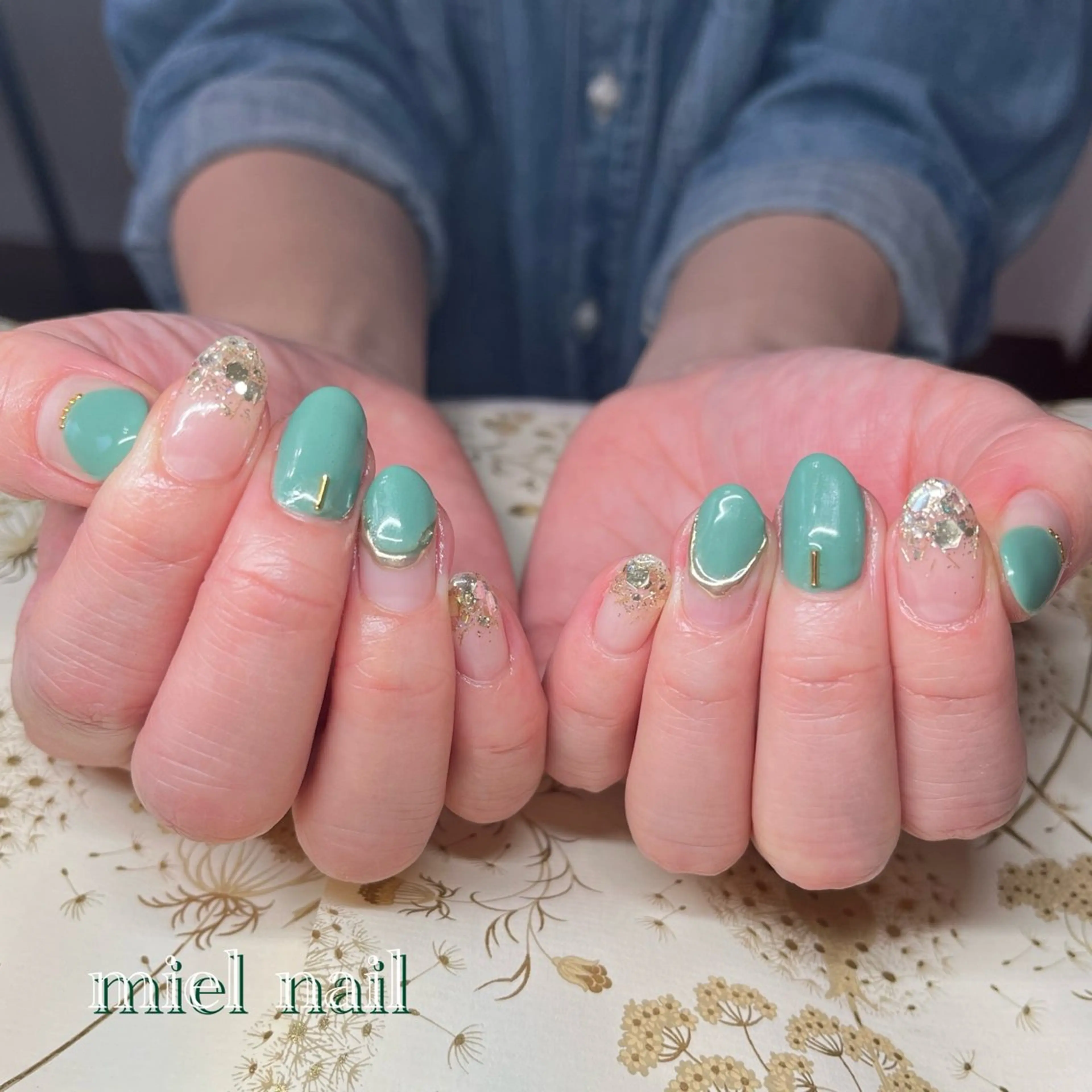 ネイル フレンチネイル グリーン キラキラネイル ミラーネイル 持ち込み ハンドネイル miel nailのネイルデザイン