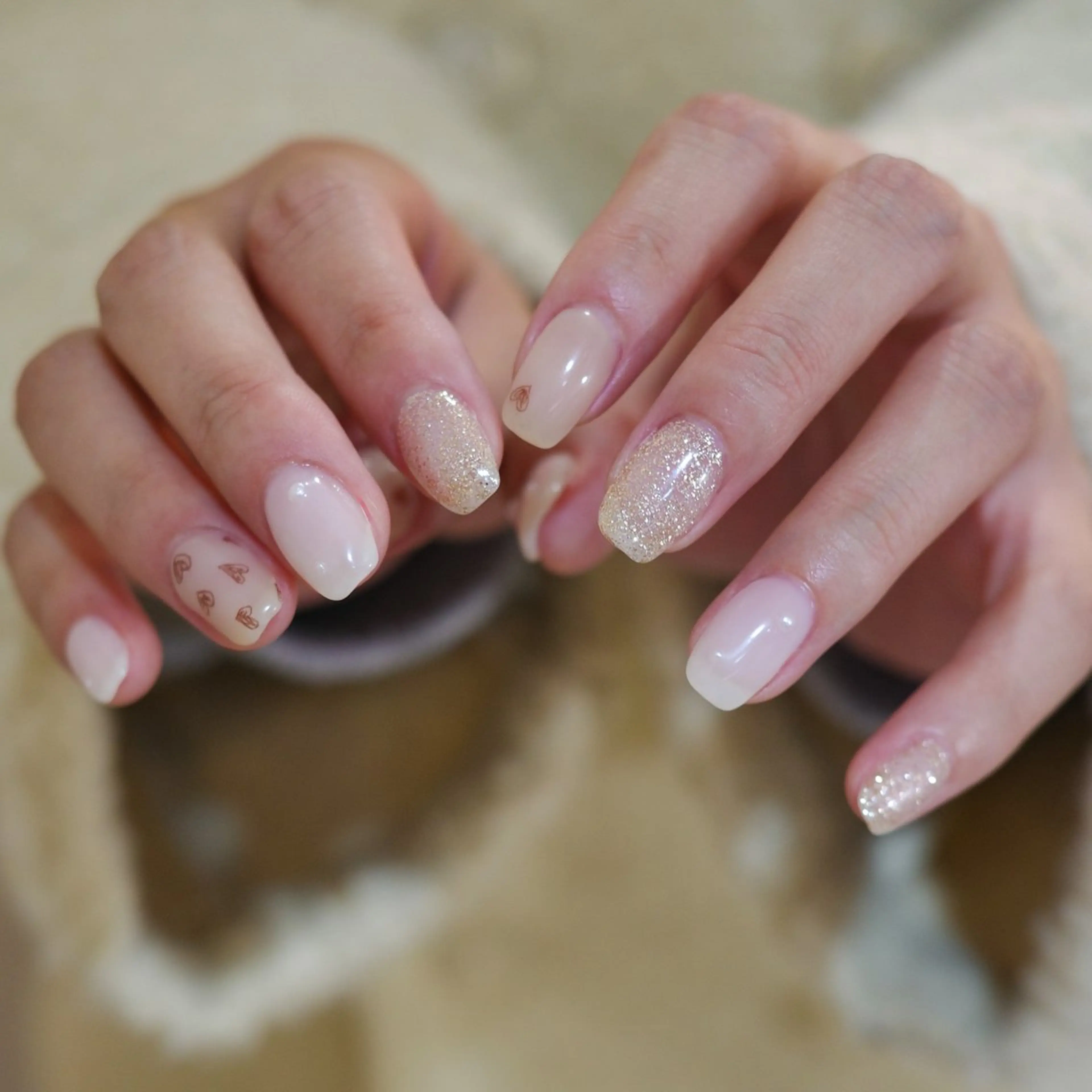 ネイル ブラウン ゴールド ハート ホワイト ハンドネイル pointillé .ayaのネイルデザイン