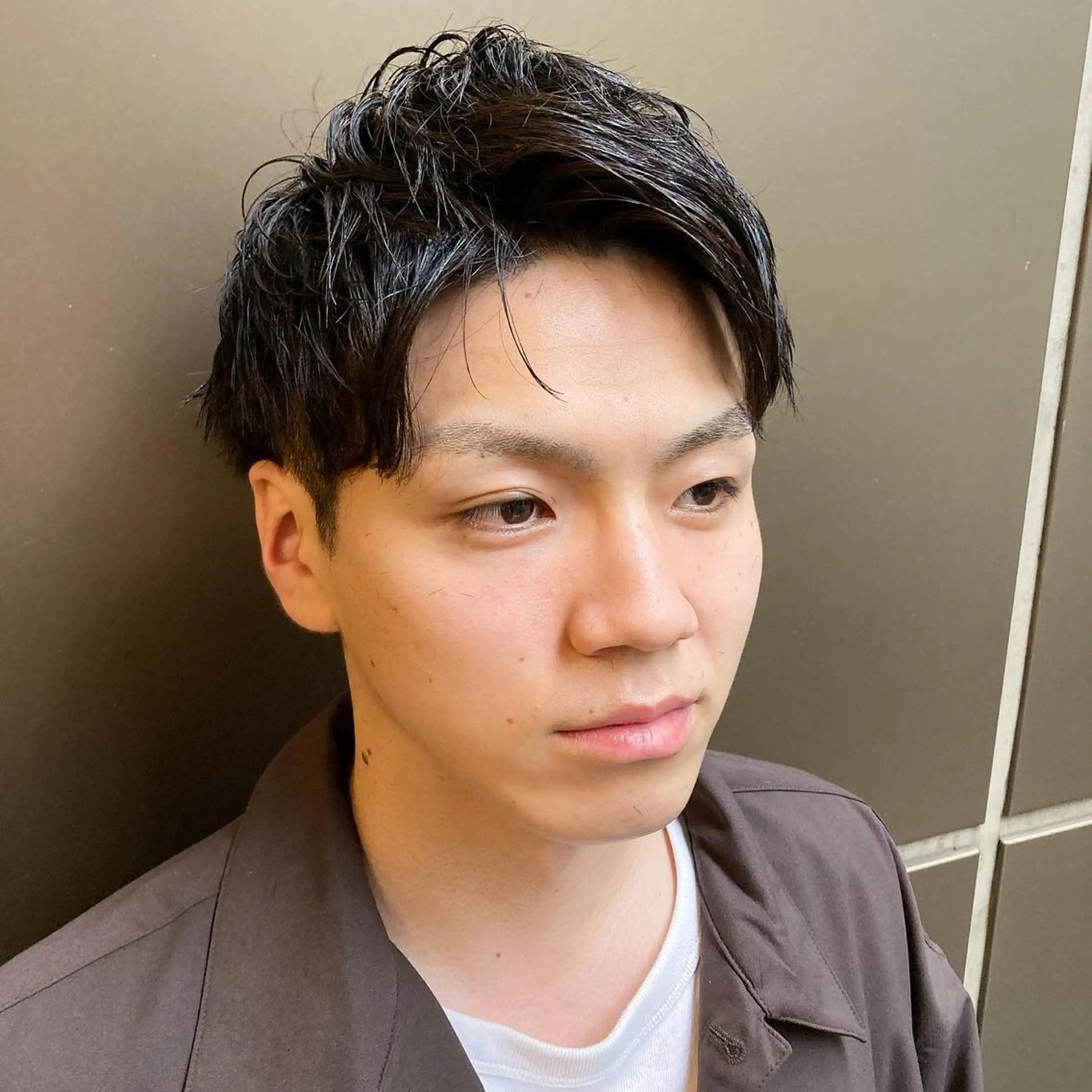 メンズ アップバング 刈り上げ 松岡 知のヘアスタイル