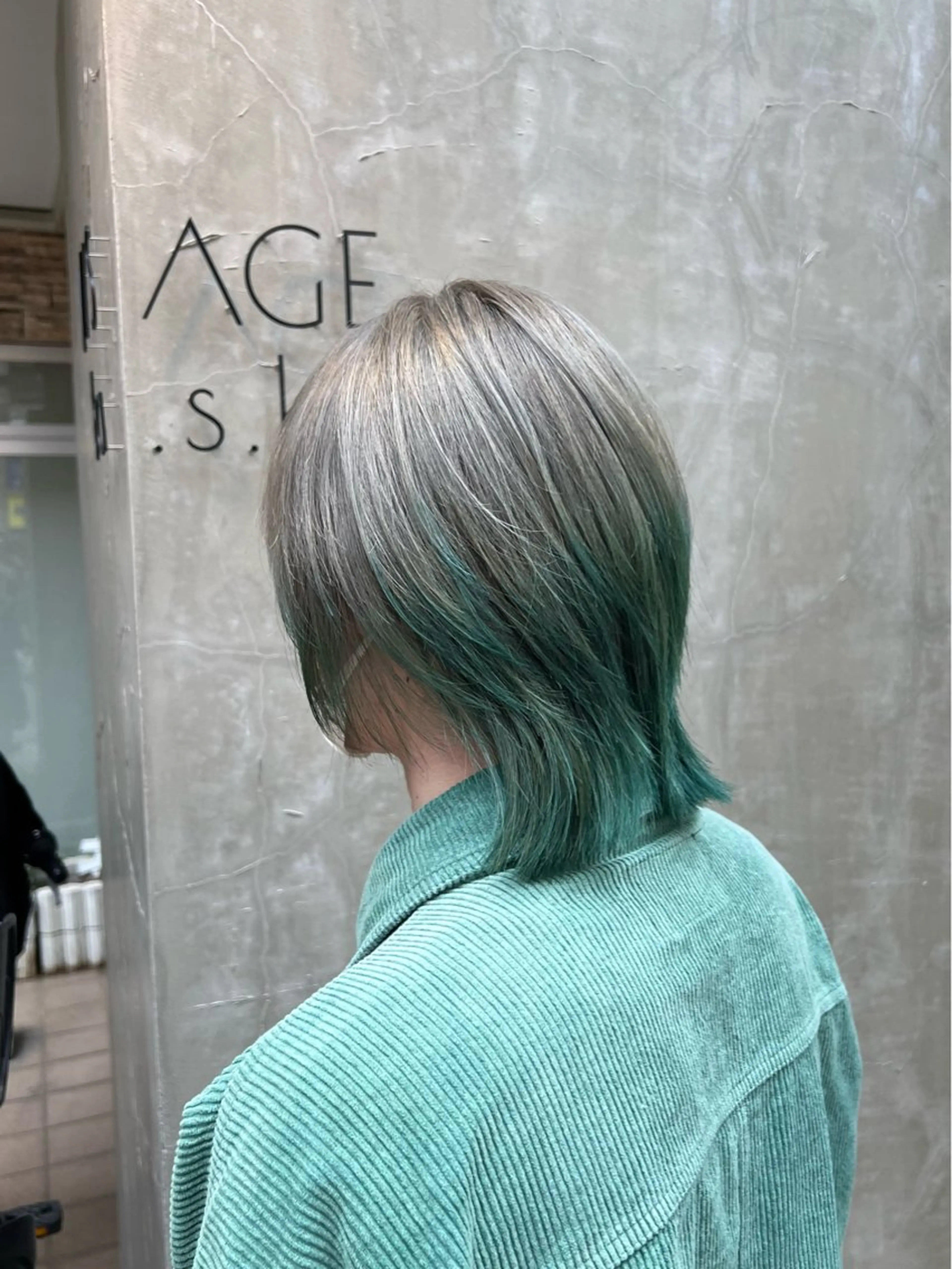 カラー メンズ メンズハイトーン 透明感カラー グラデーションカラー ハイトーンカラー シルバー カット ヘアカラー トリートメント いぐちしょうた🫧 VISAGEbaskのヘアスタイル