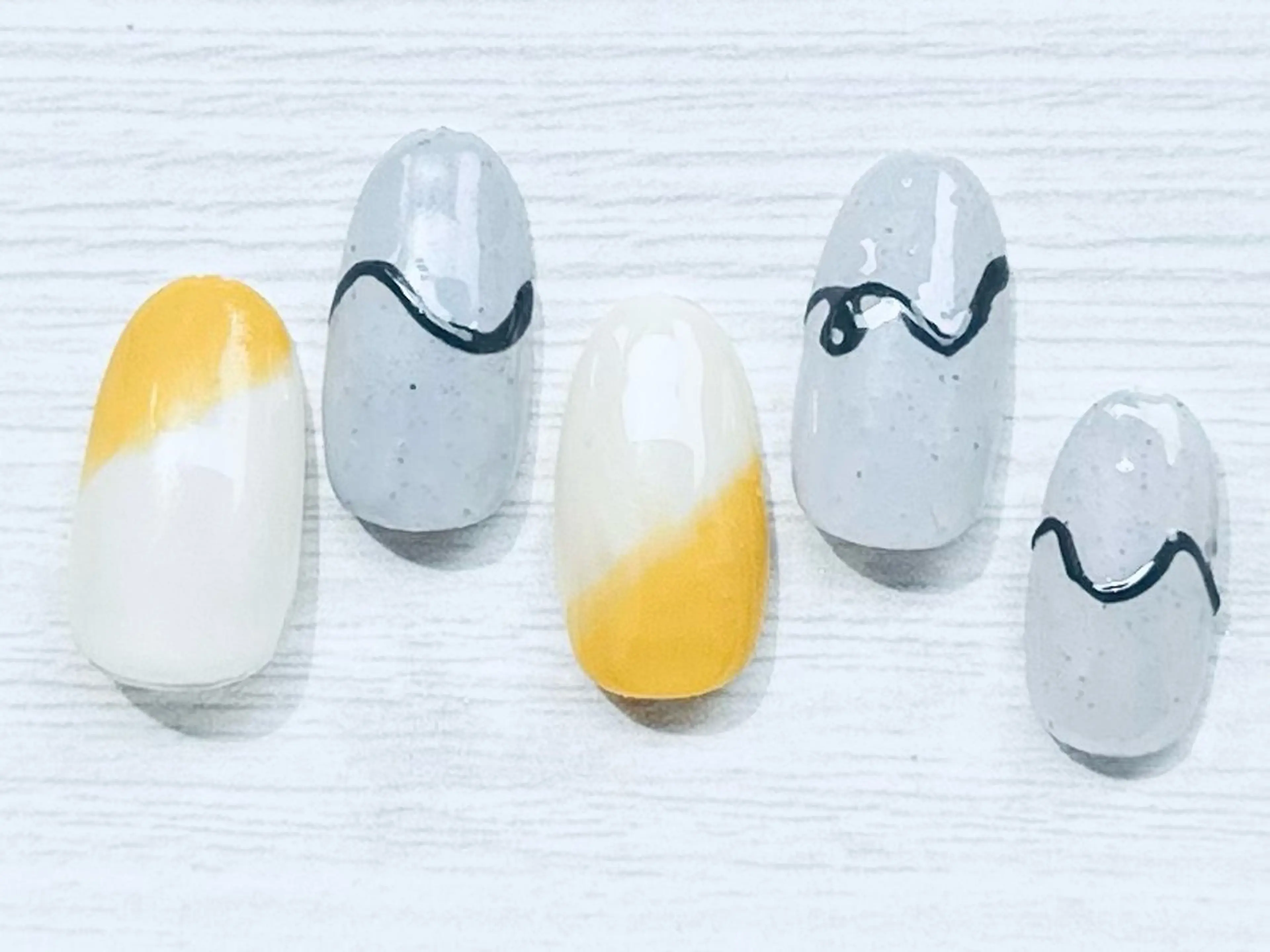 ネイル ジェルネイル 黄色 nailsalon oluoluのネイルデザイン