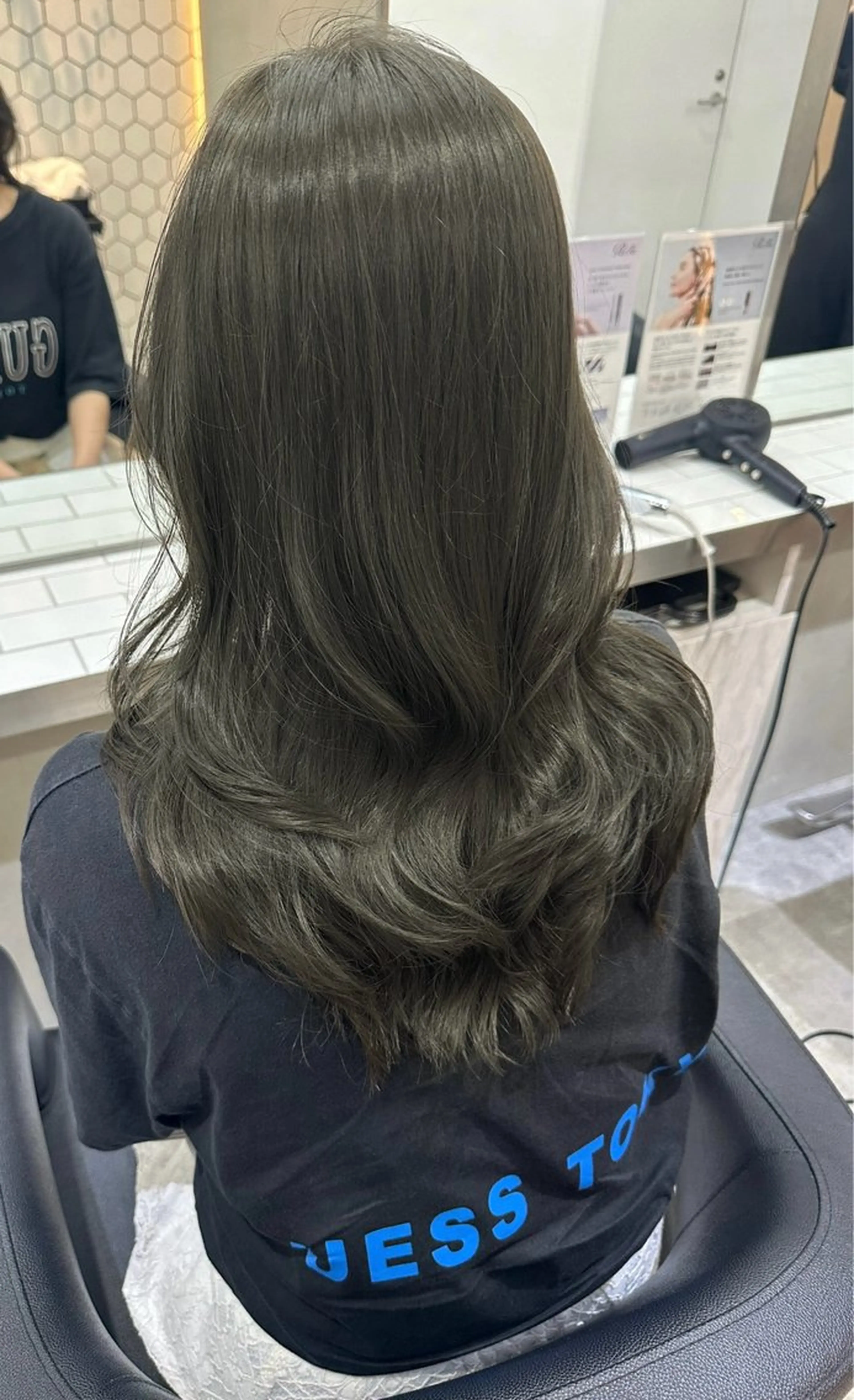 セミロング カラー カット ヘアカラー トリートメント 艶髪レイヤー顔周り グレージュ添田晃基のヘアスタイル