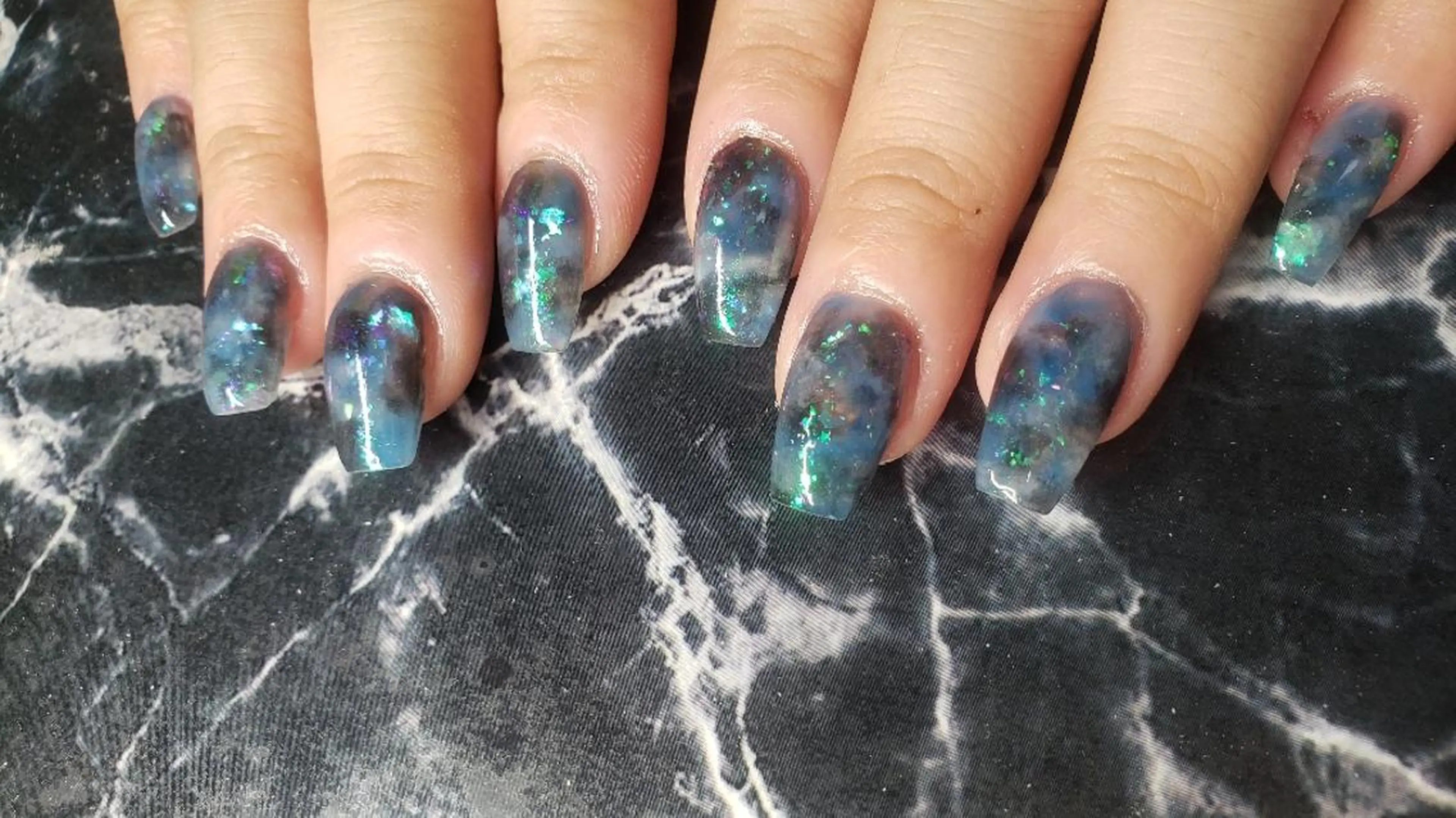 ミディアム ハンドネイル クロキ 。のネイルデザイン