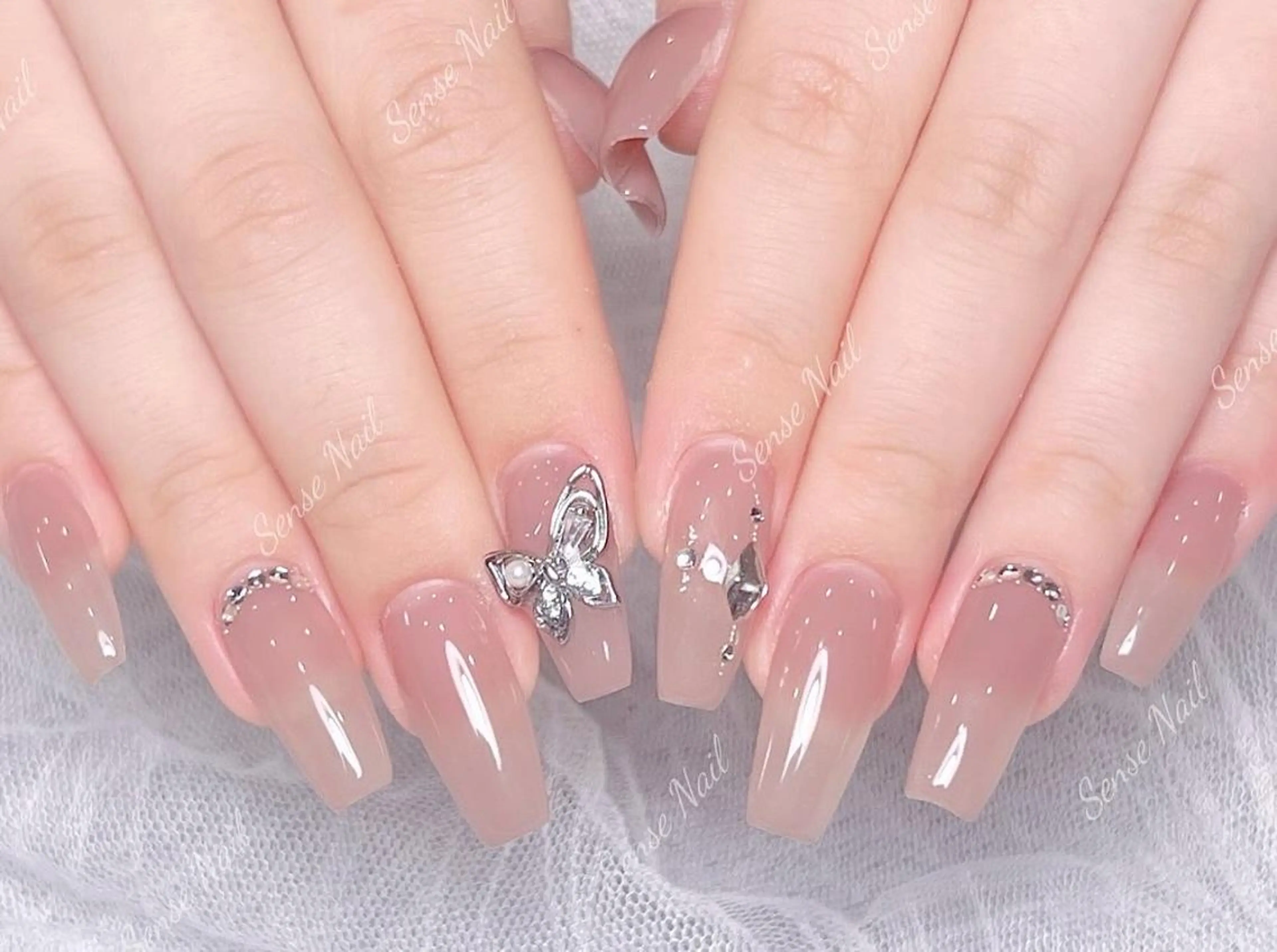 ネイル ハンドネイル ハンドケア Queening 🦋のネイルデザイン