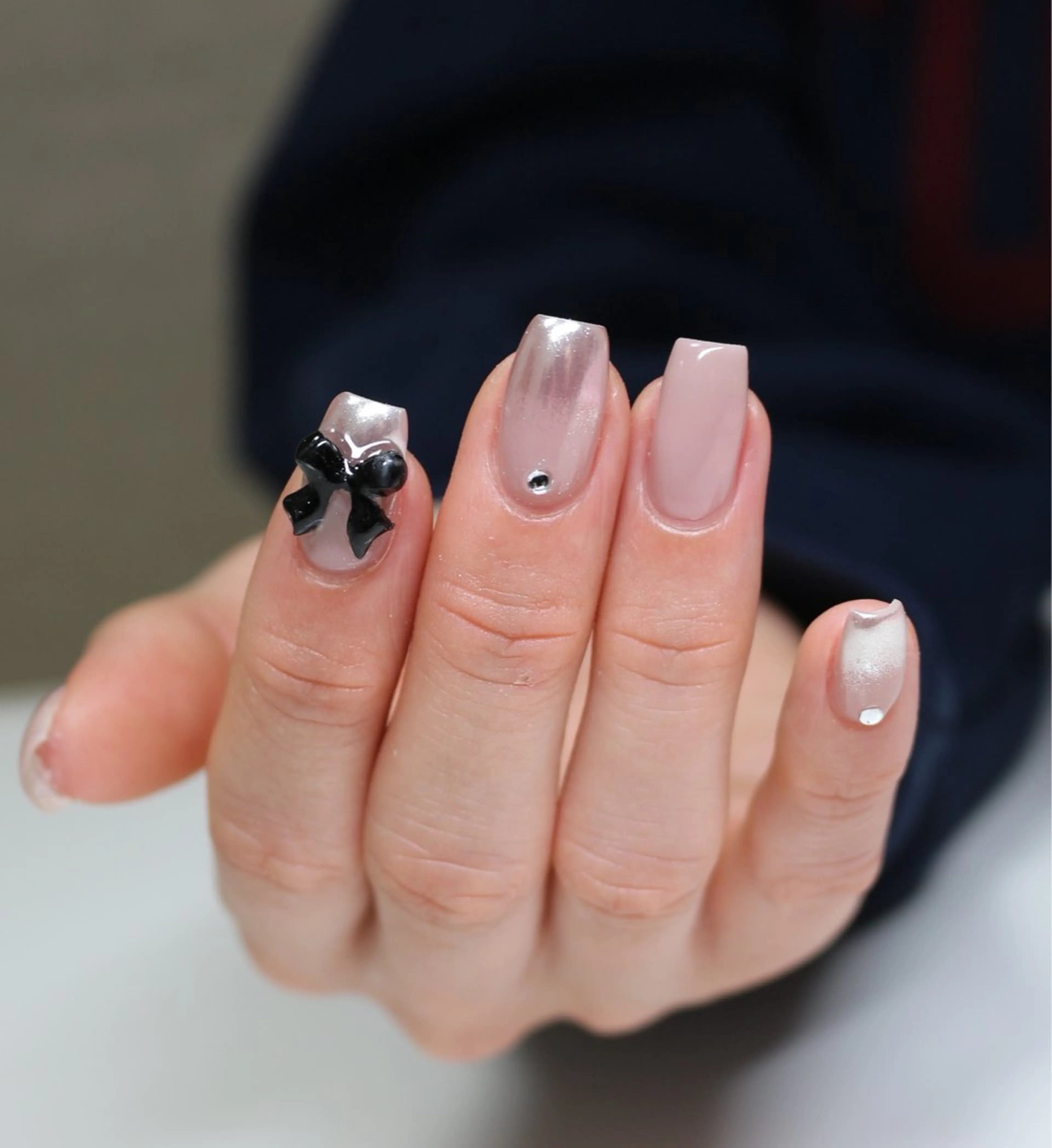 ネイル グラデーション ミラーネイル リボン ハンドネイル Baku Nailsのネイルデザイン