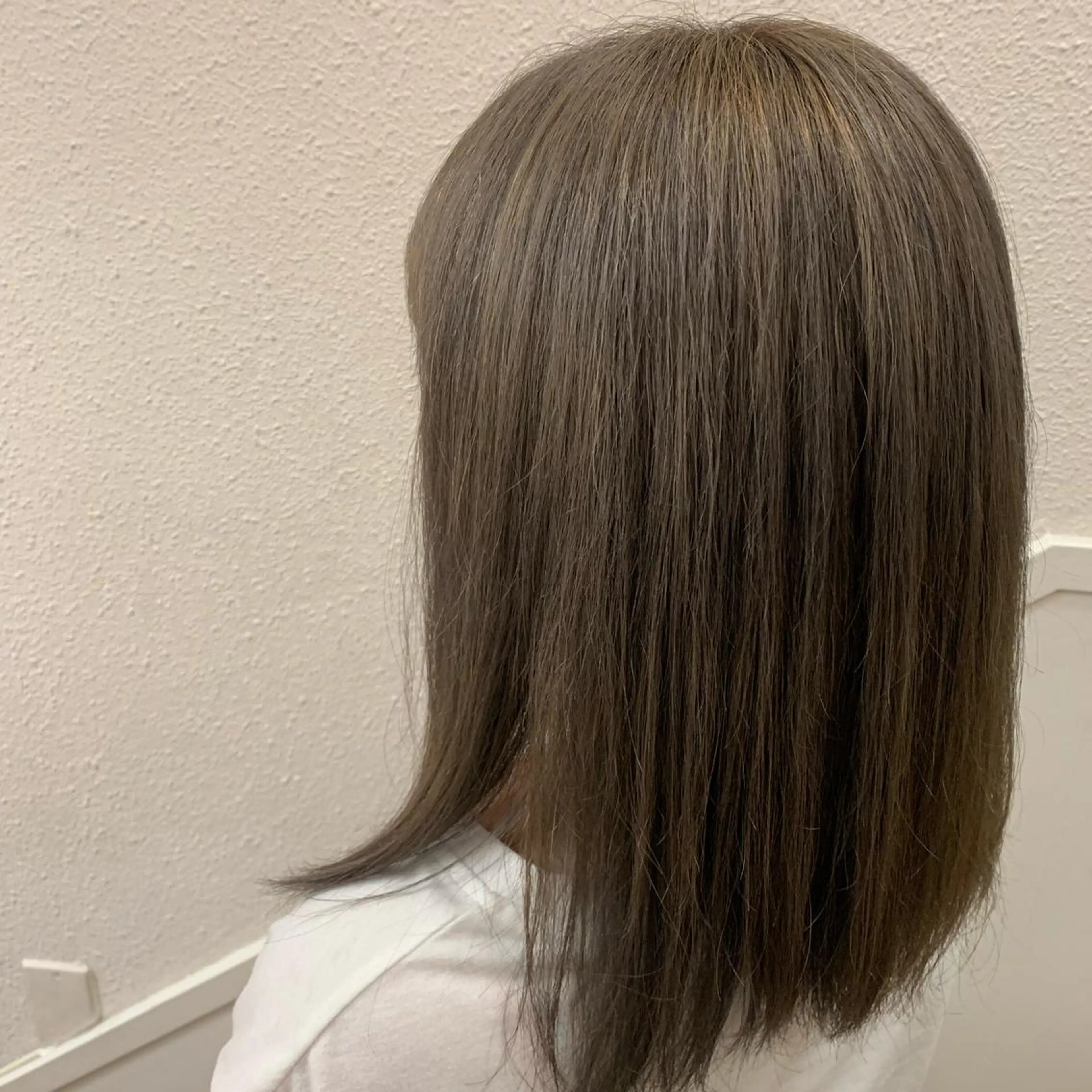 ミディアム カラー サナ🌱 切りっぱなしボブのヘアスタイル