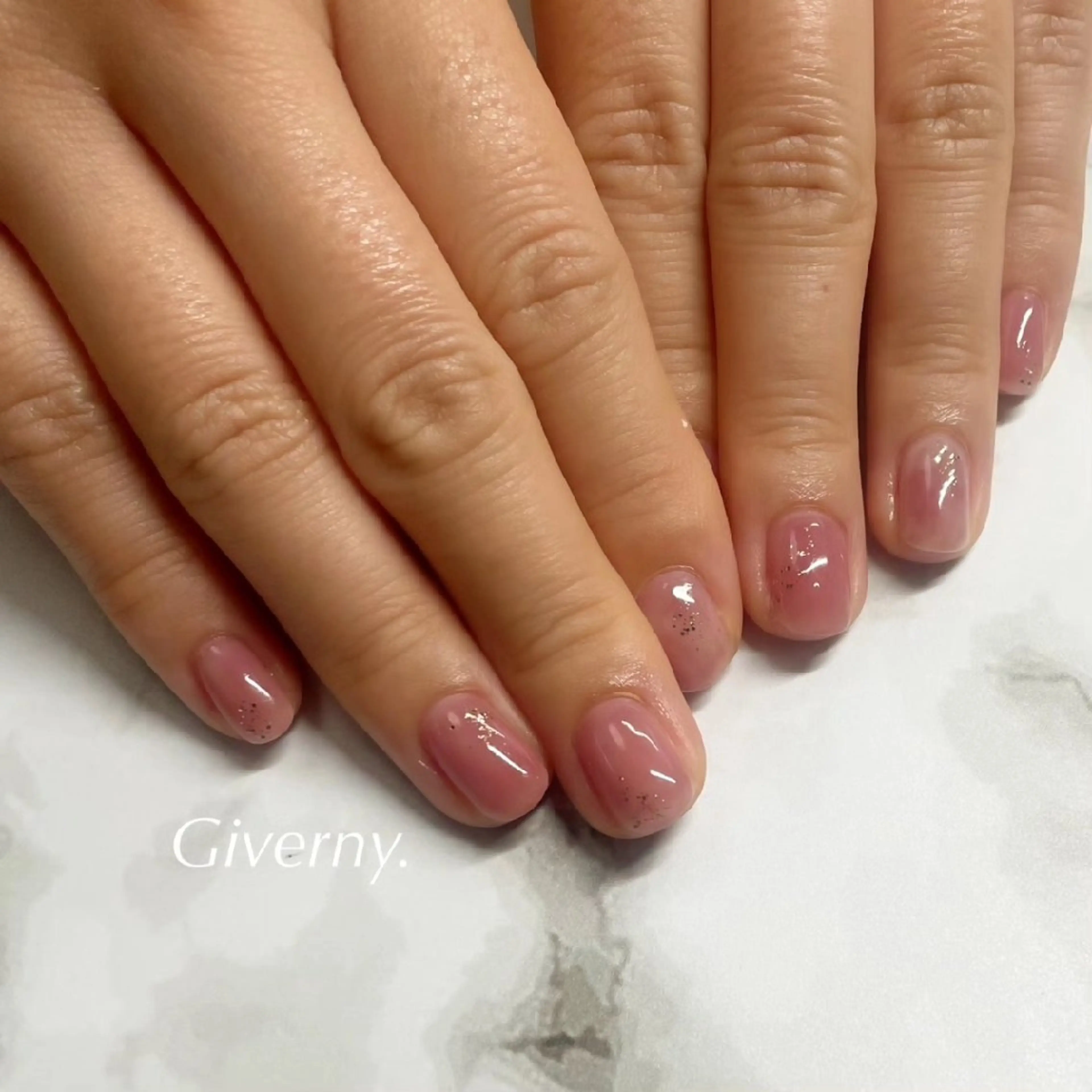 ネイル ラメ(グリッター) ニュアンスネイル ワンカラーネイル ハンドネイル Giverny .のネイルデザイン