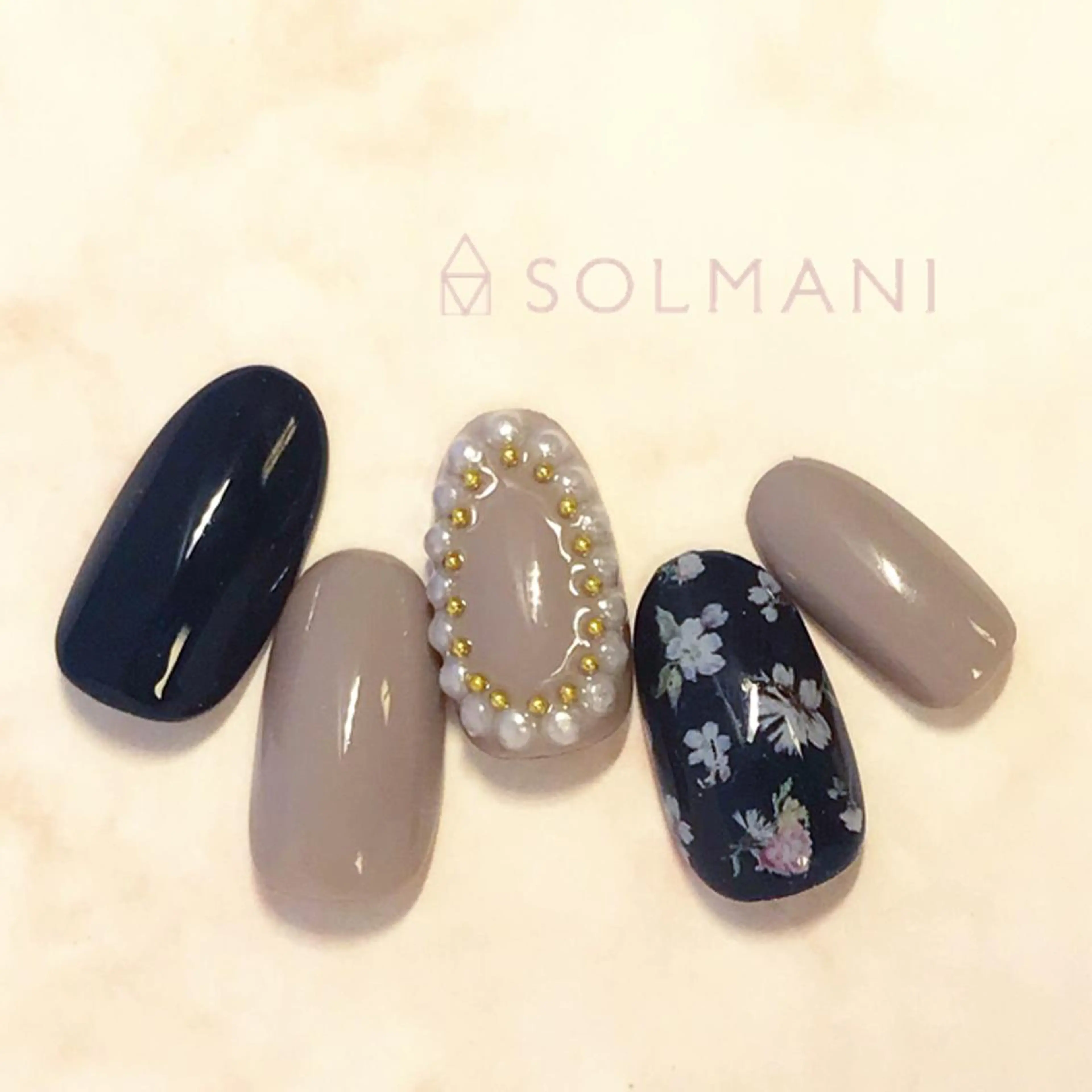 ネイル SOLMANI 予約担当のネイルデザイン