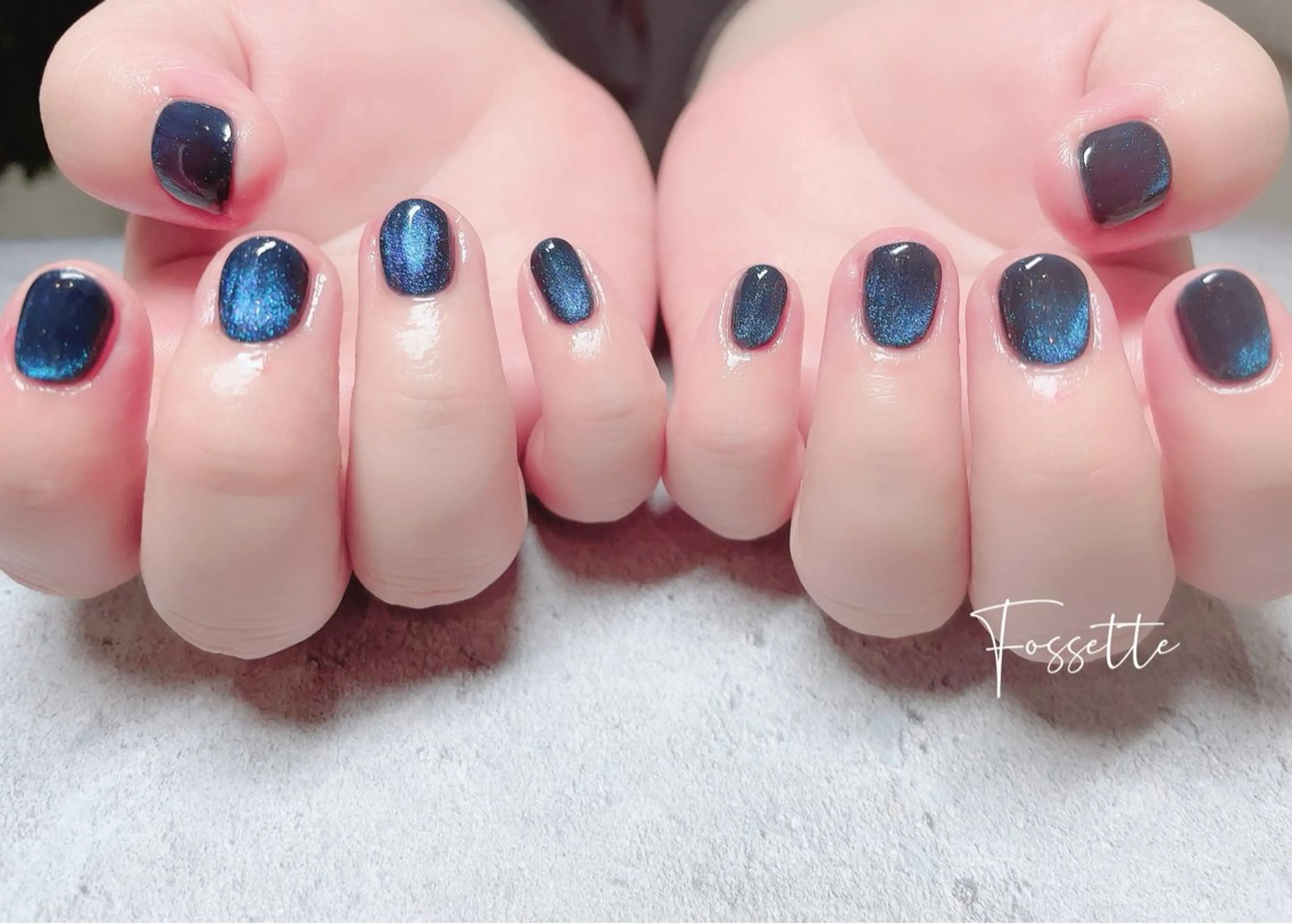 ネイル ブルー キラキラネイル マグネットネイル ネイビー ショートネイル nailsalon Fossetteのネイルデザイン