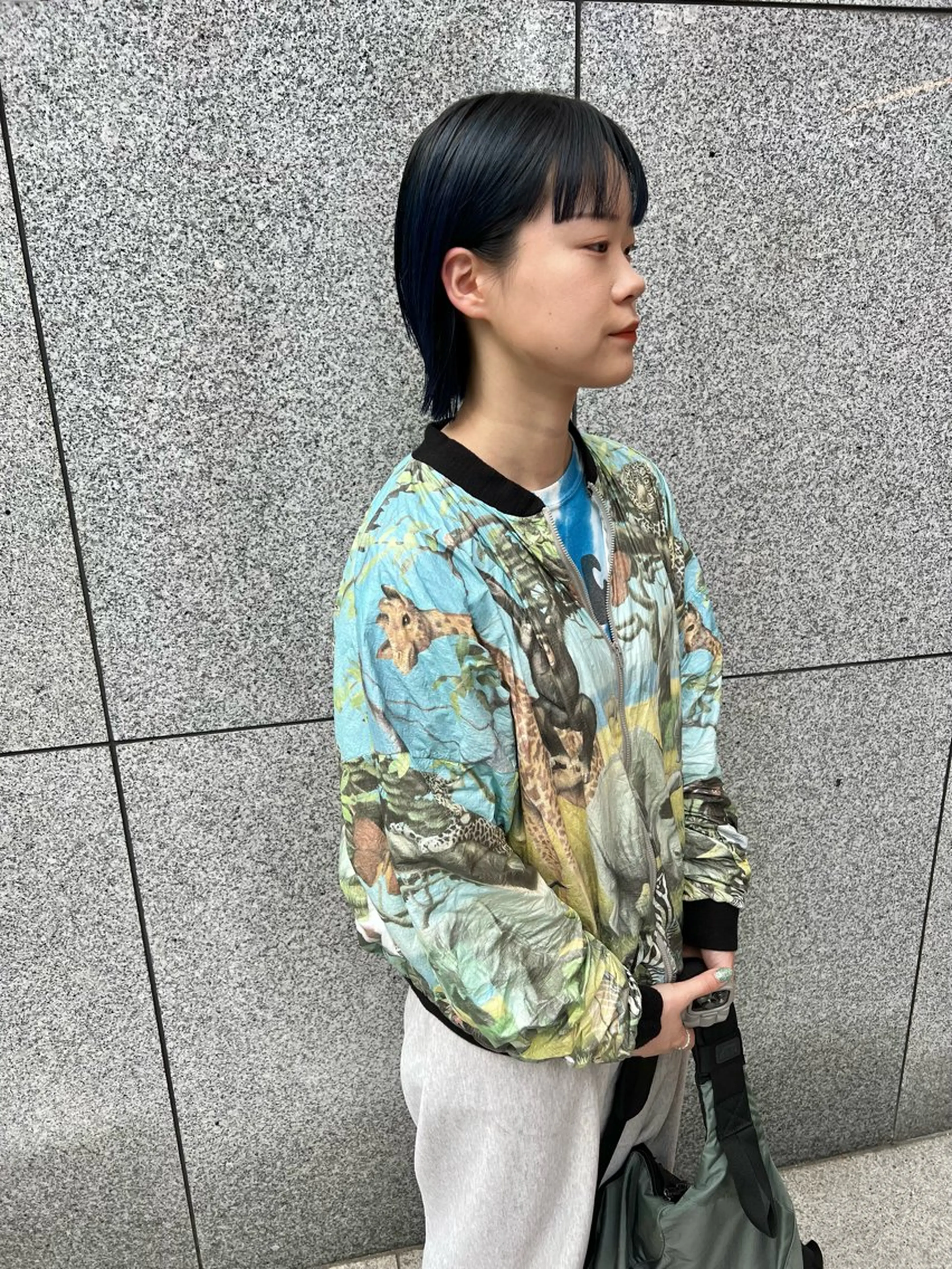 ショート カラー 切りっぱなしボブ 黒髪 ブルーカラー ブルーブラック ネイビーカラー カット ヘアカラー 千葉 郁也のヘアスタイル