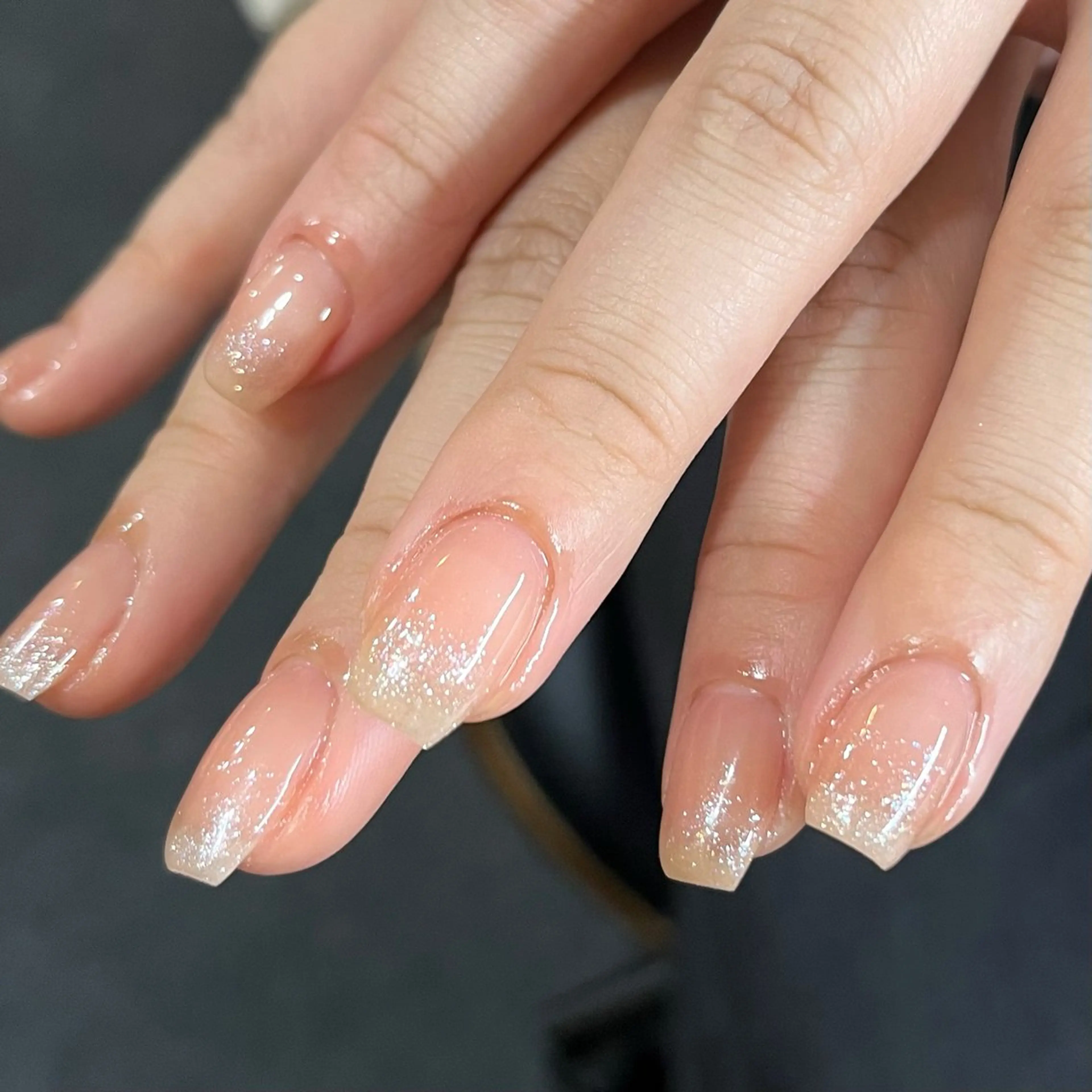 ネイル ゴールド グラデーション キラキラネイル ラメ(グリッター) ラメグラデーション ハンドネイル ハンドケア 🎀NAIL🎀 AI🪄︎︎◝✩のネイルデザイン