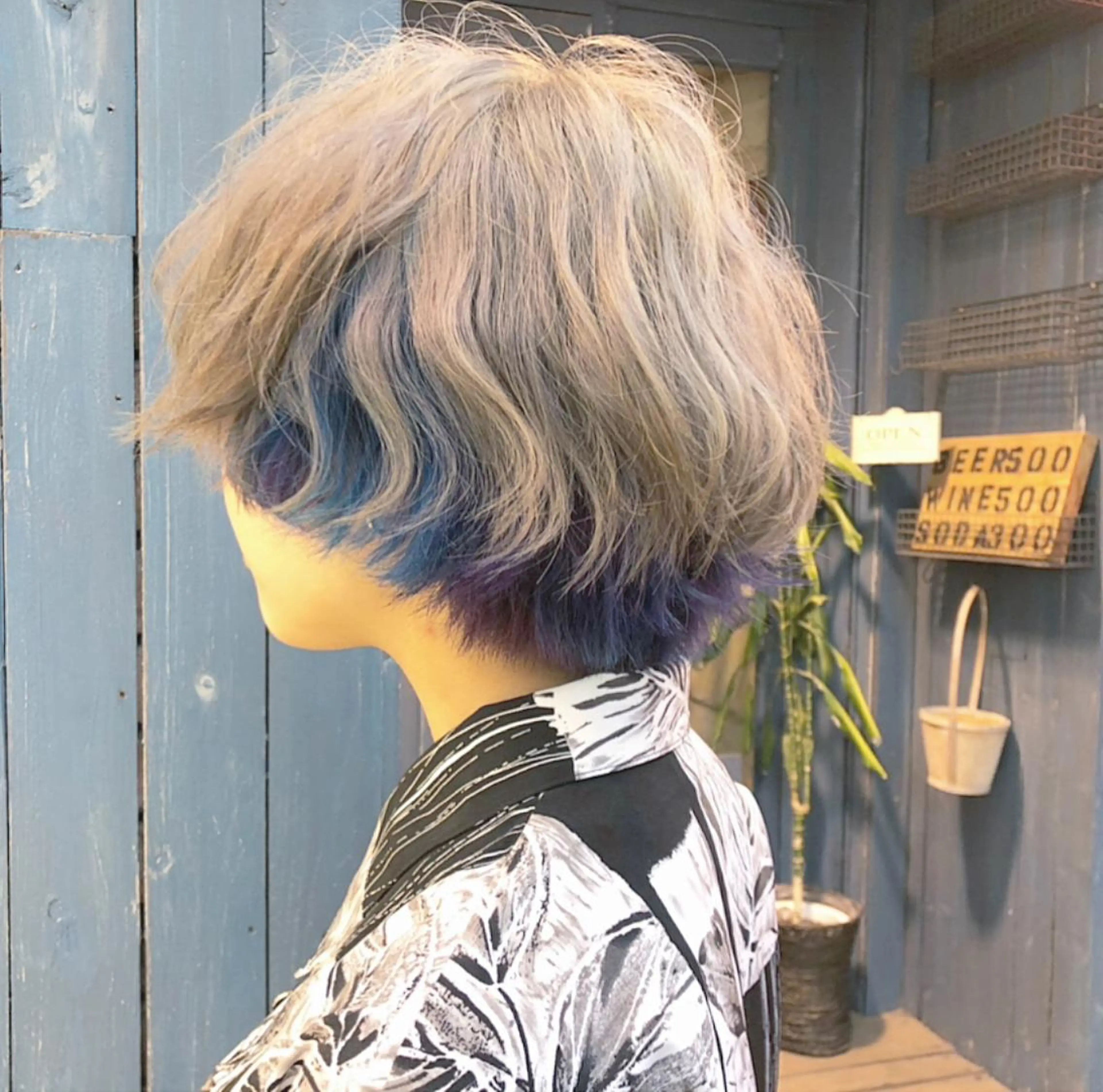 ショート カラー ブリーチ、パーマ 西部笑のヘアスタイル