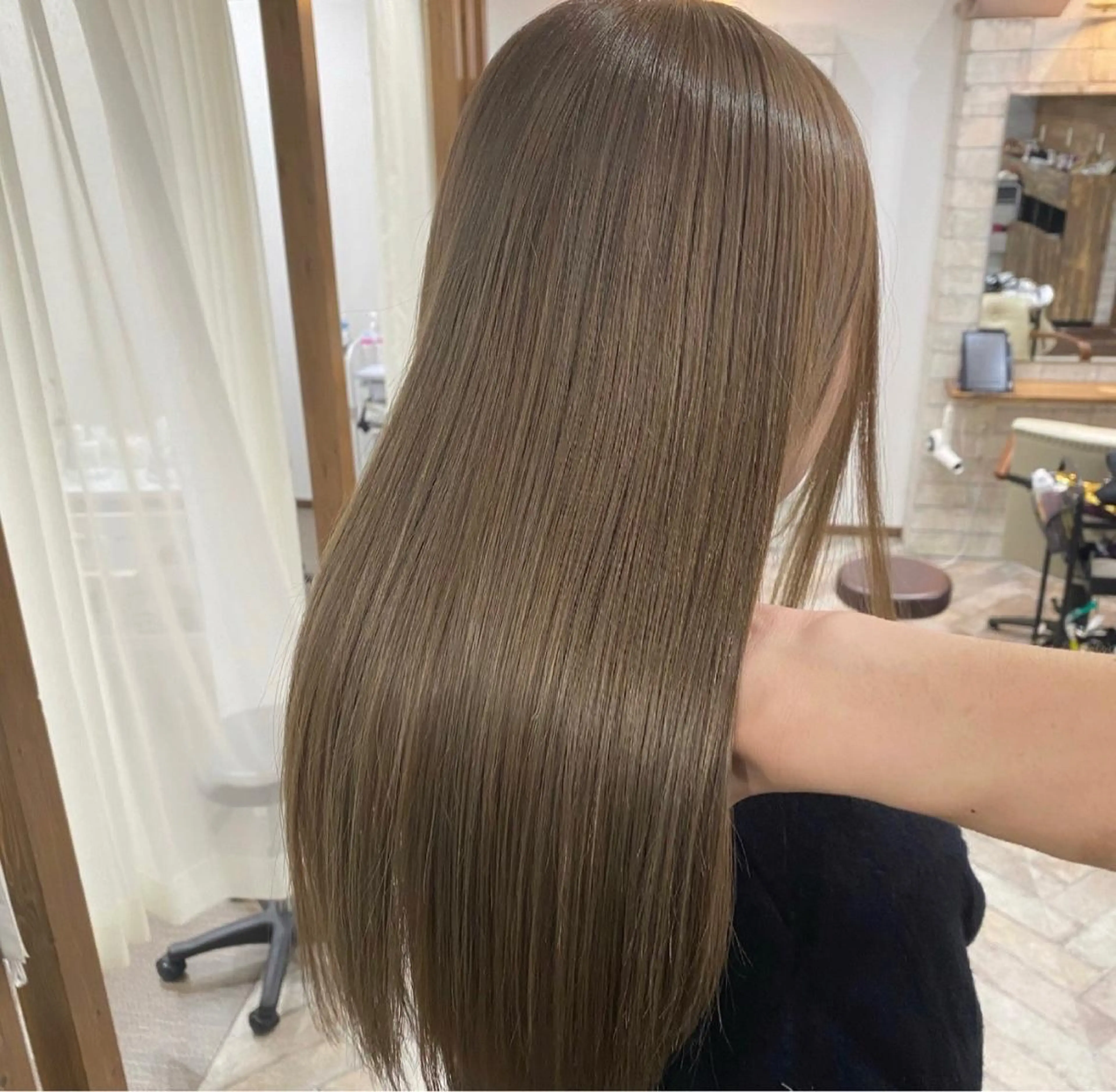 セミロング カラー パーマ ヘアアレンジ メンズ キッズ ネイル マツエク・マツパ アイブロウ メンズバレイヤージュ メンズブリーチ フェードカット メンズハイライト メンズハイトーン ヘアカラー トリートメント 髪質改善🇰🇷 レイヤーカット/梅田のヘアスタイル