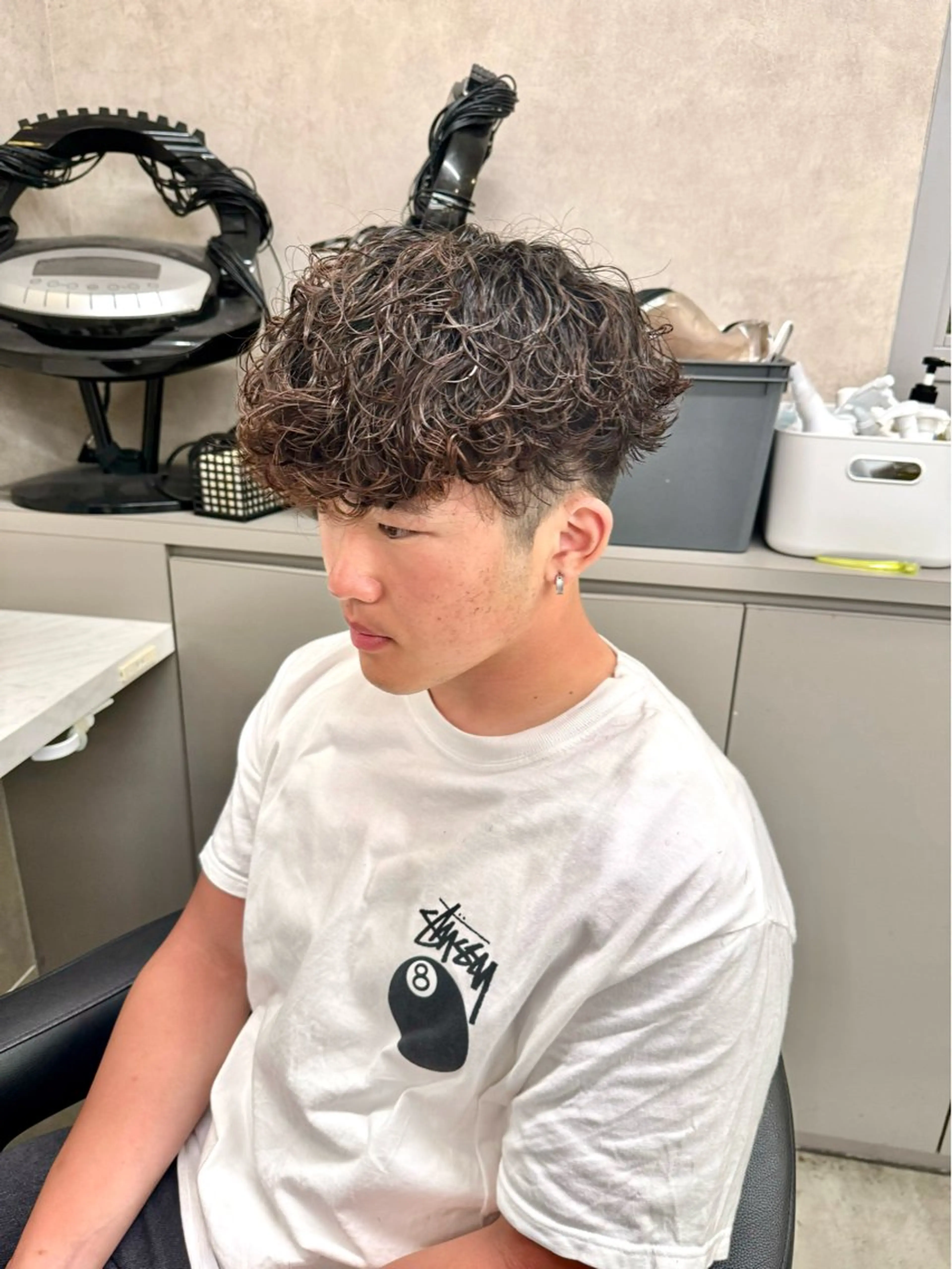 ミディアム パーマ ヘアアレンジ メンズ ミディアムパーマ メンズパーマ 波巻きパーマ カット パーマ トリートメント ヘッドスパ ヘアセット 顔まわりカット の達人のヘアスタイル