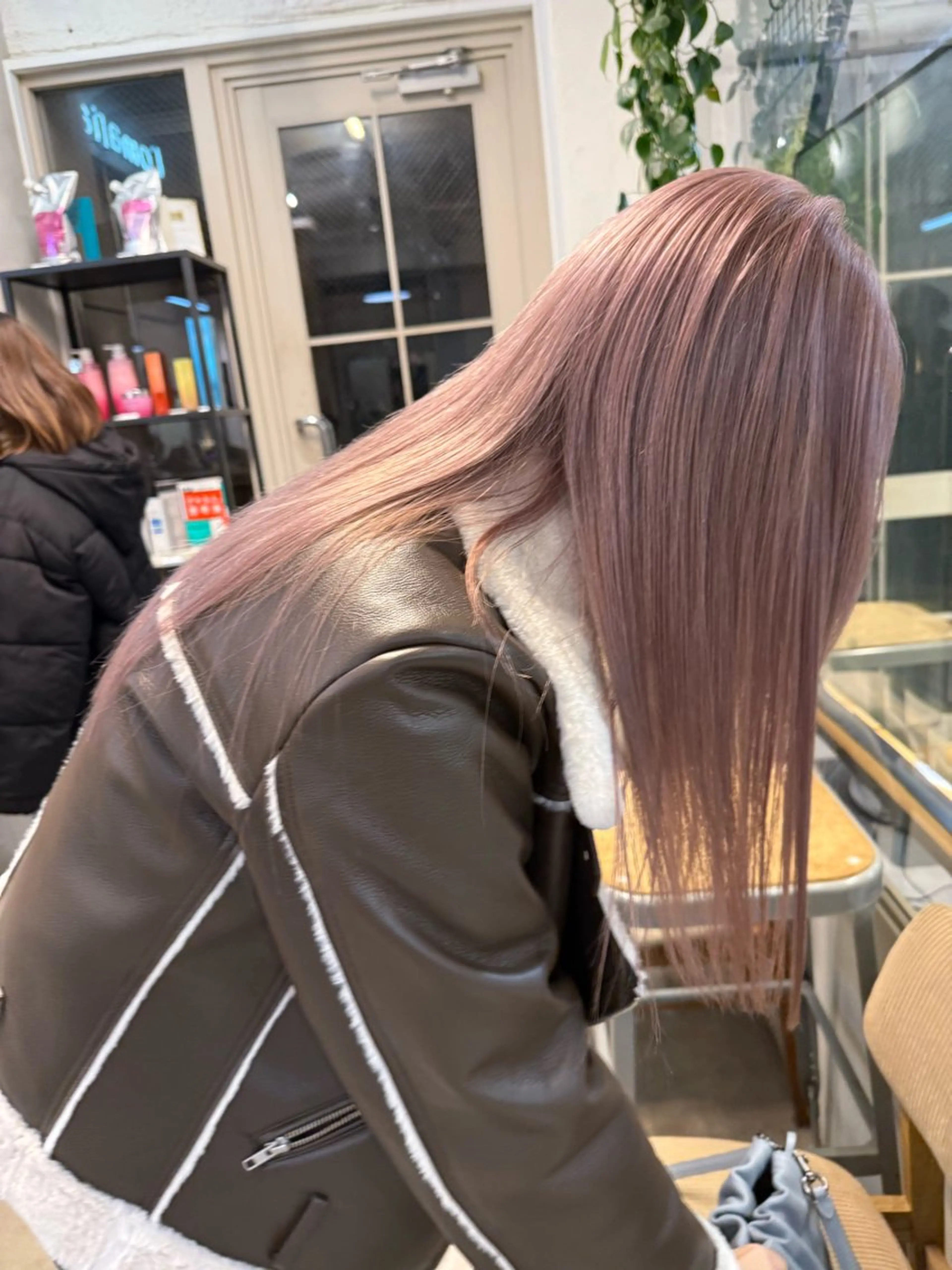 ロング カラー ミルクティー× グレージュMOMOのヘアスタイル