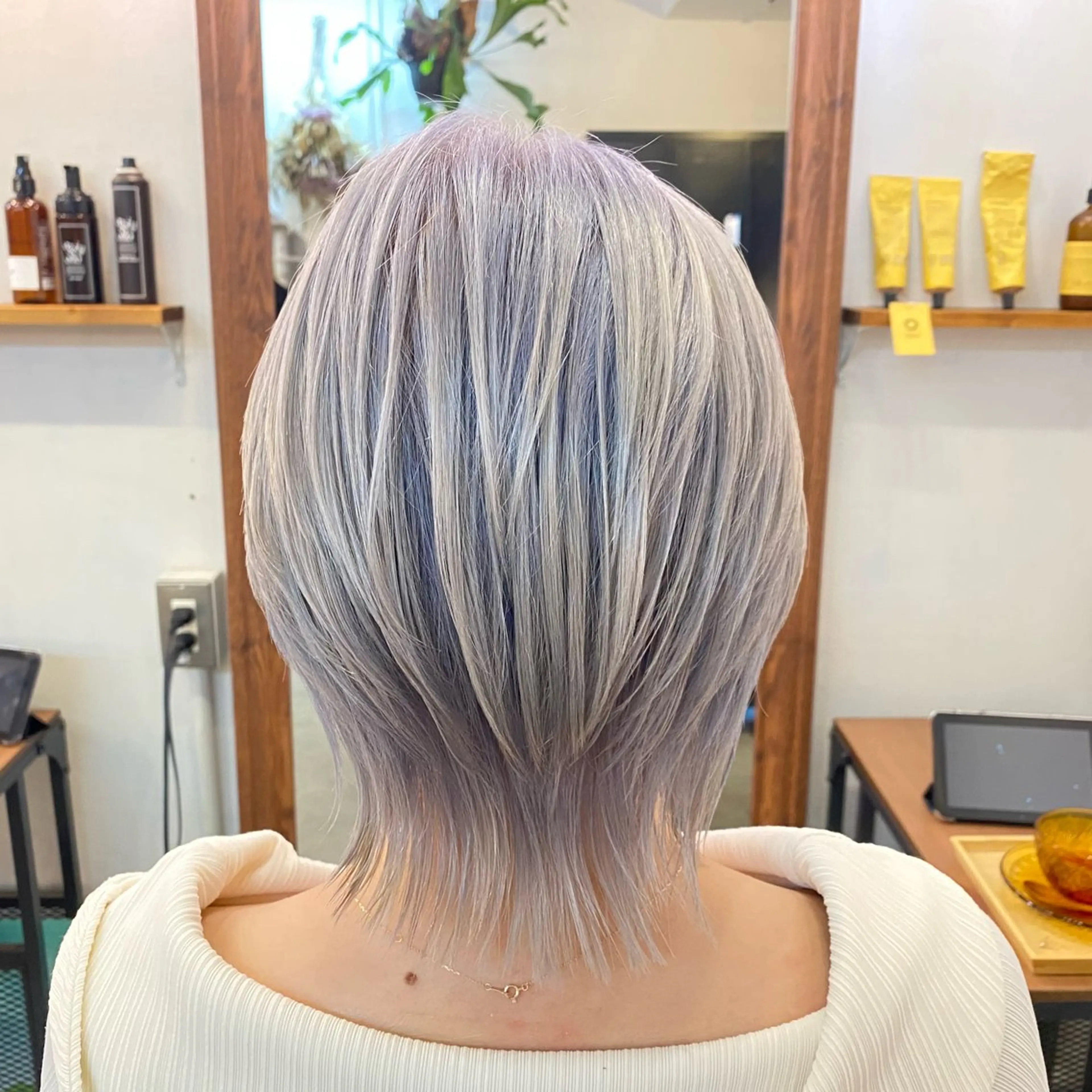 ショート カラー 'Inovel'所属・木宮 美緒のヘアスタイル