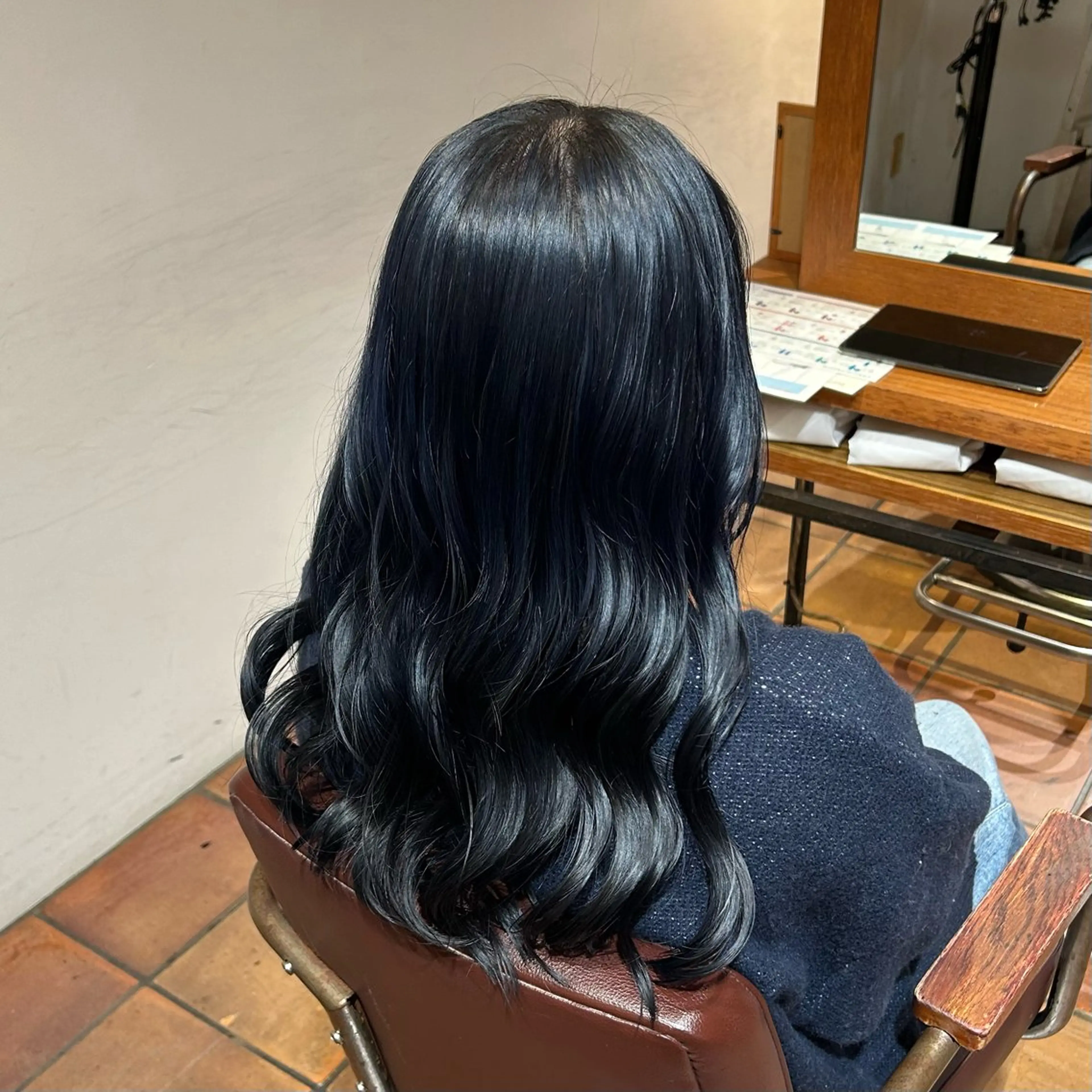 ロング カラー ブリーチ ブルーカラー さくら/ メンズパーマモデルのヘアスタイル