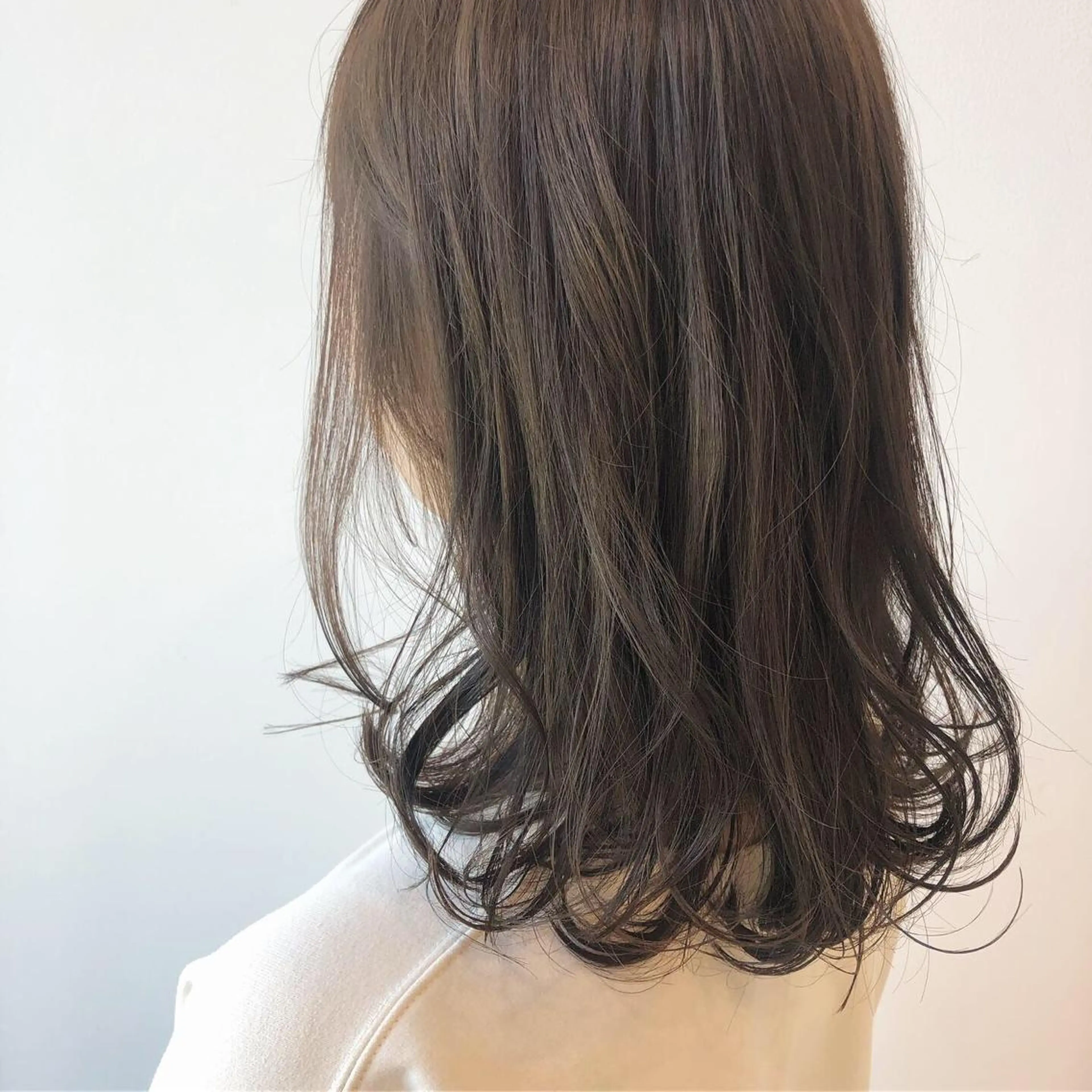 ミディアム カラー アッシュ ベージュカラー ヤマモト マイのヘアスタイル