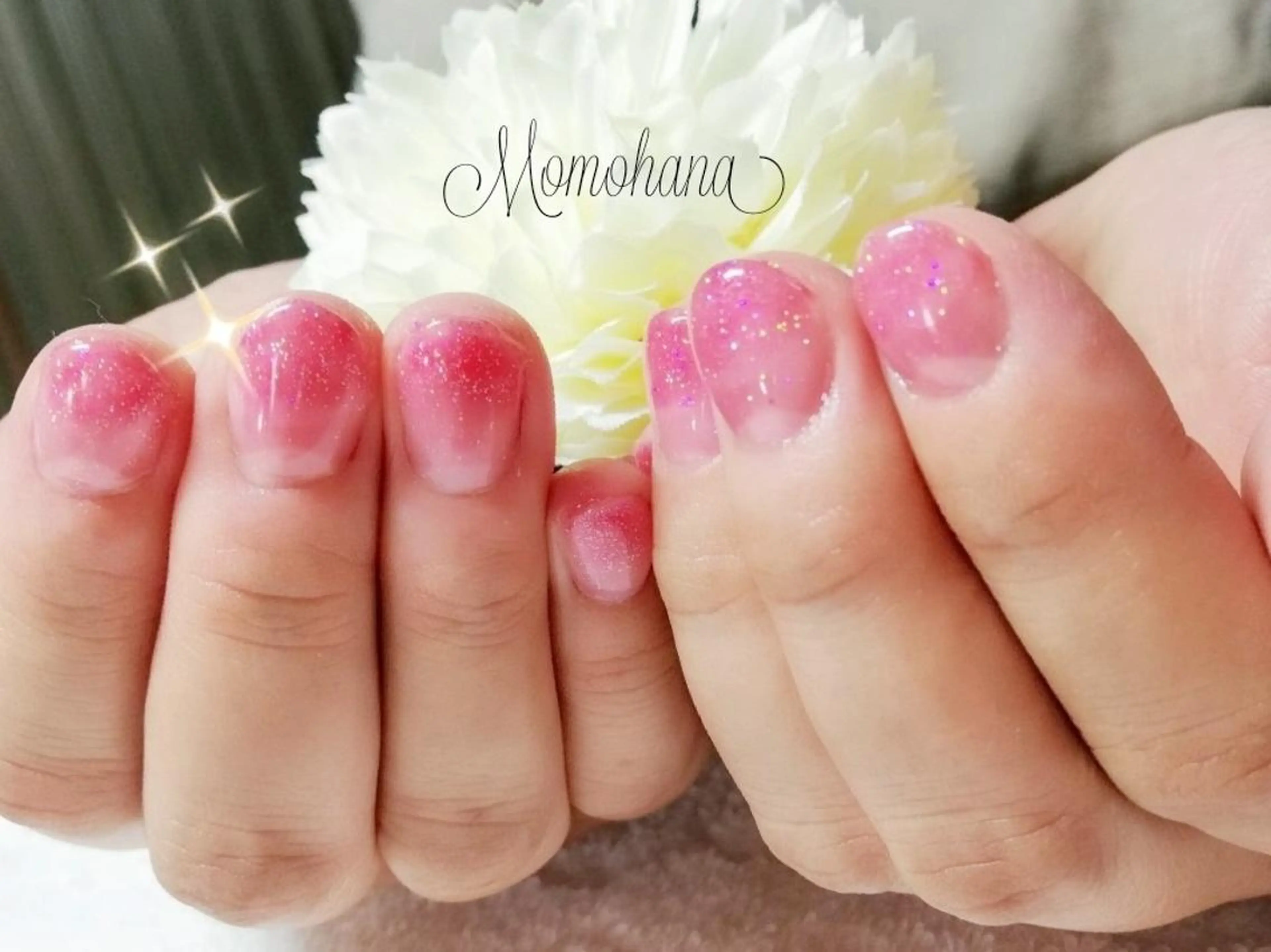 ネイル グラデーション ラメ(グリッター) ラメグラデーション ピンク 赤色 momohana  のネイルデザイン