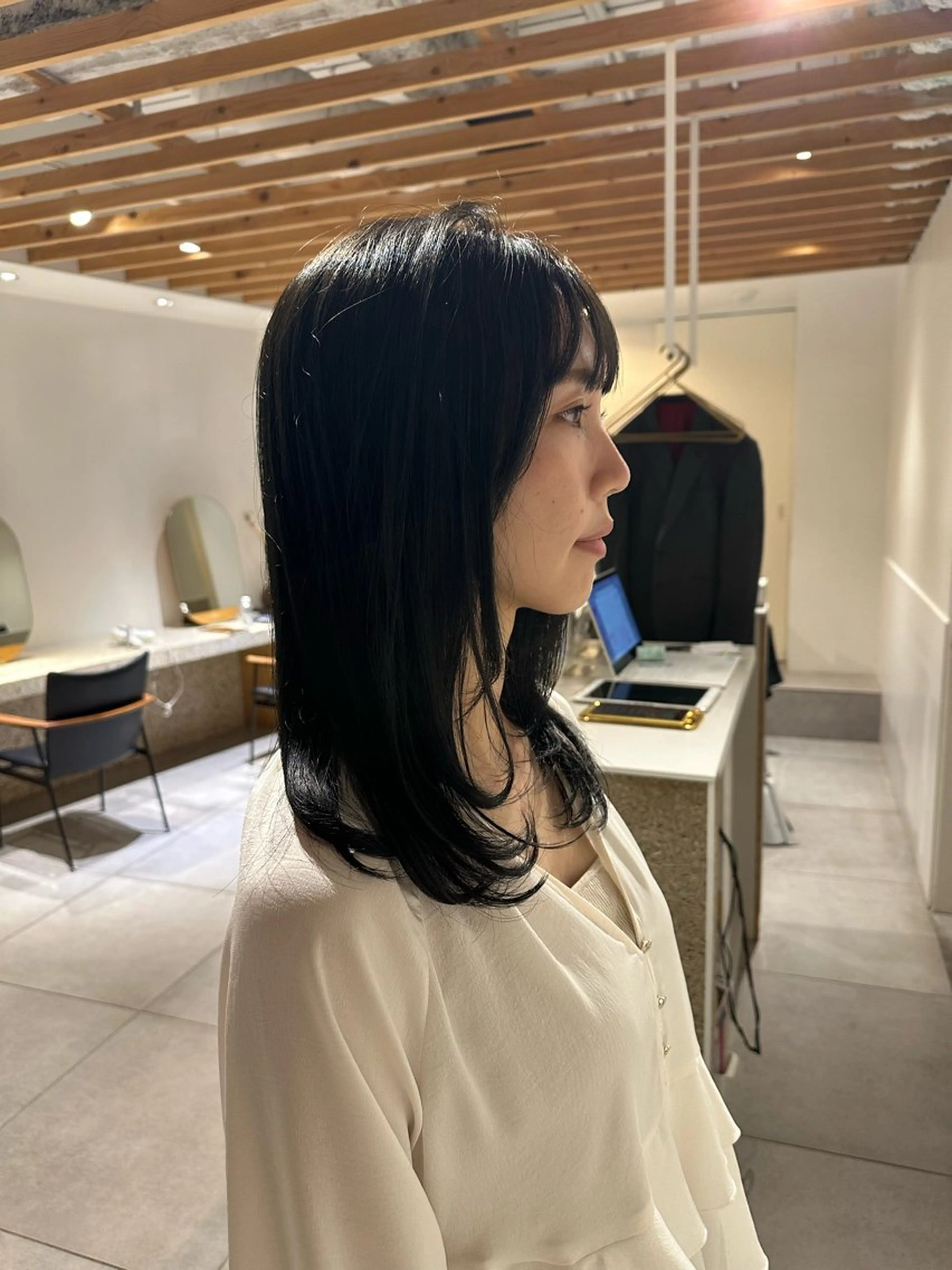 ミディアム カラー レイヤーカット 和田 あおいのヘアスタイル