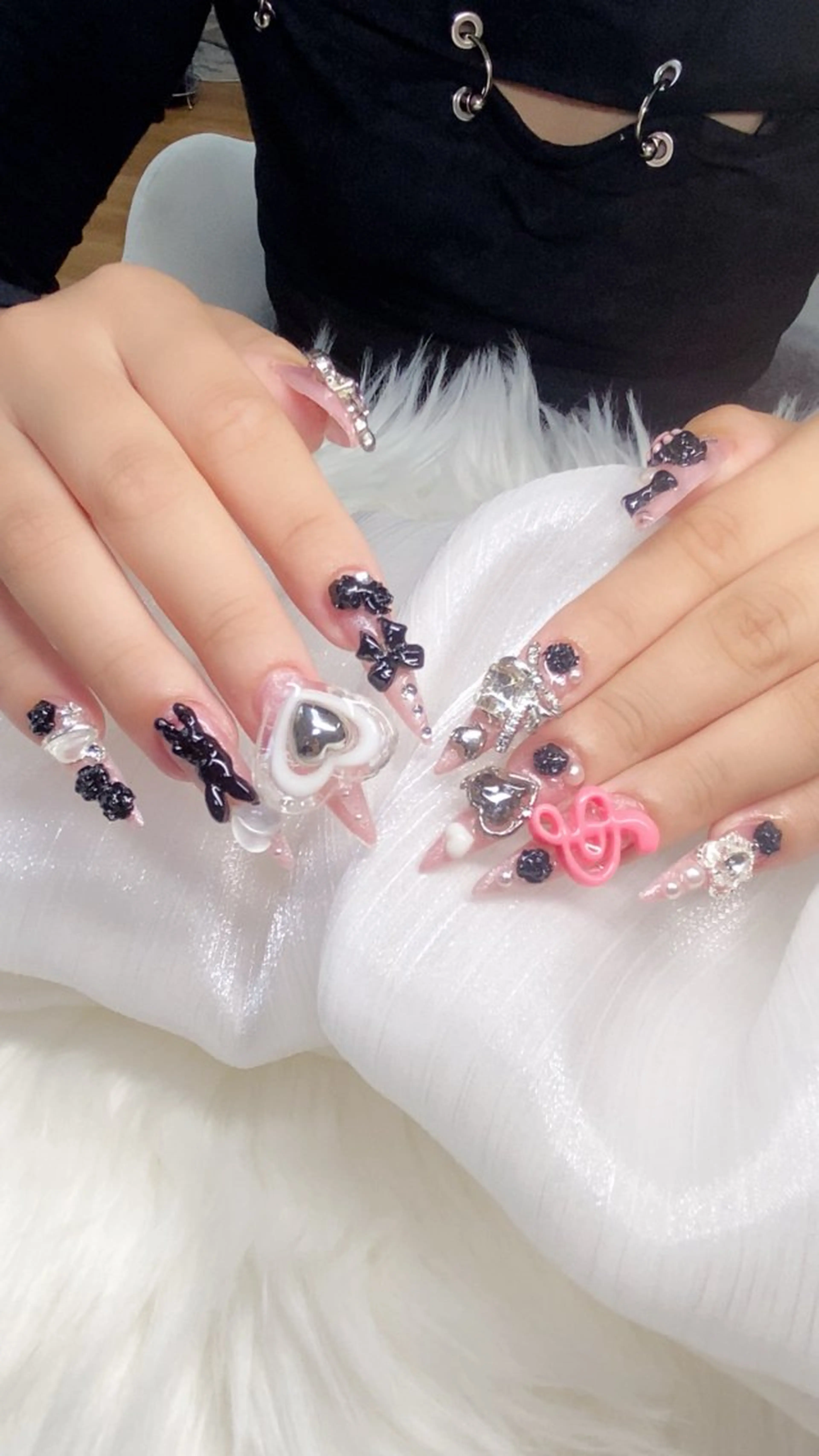 ネイル チークネイル グラデーション キラキラネイル ラメ(グリッター) ラメグラデーション mika hara_nailのネイルデザイン