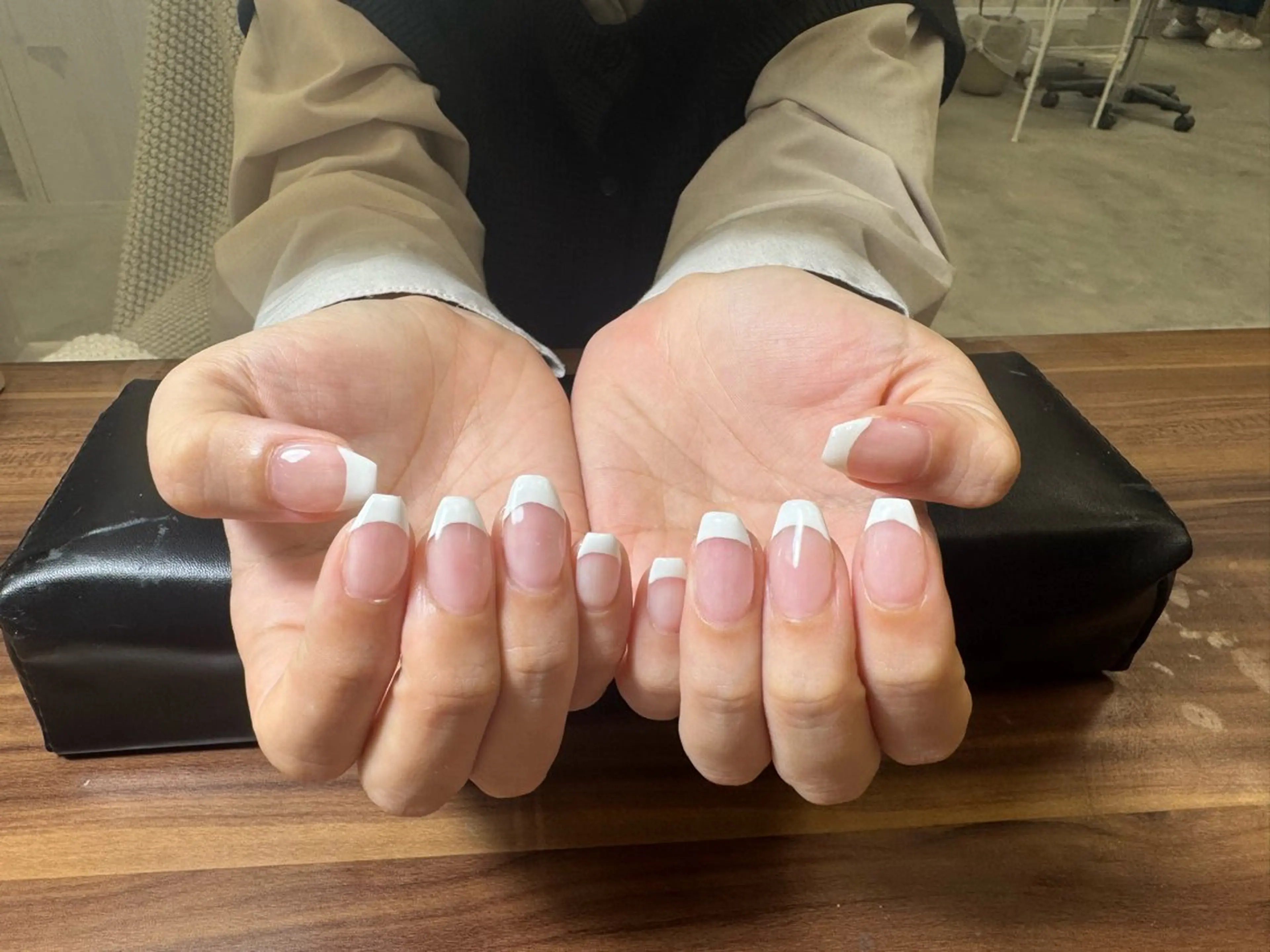 ネイル フレンチネイル ホワイト エーナイン　イオンモール苫小牧店所属・尾﨑 梨緒のネイルデザイン