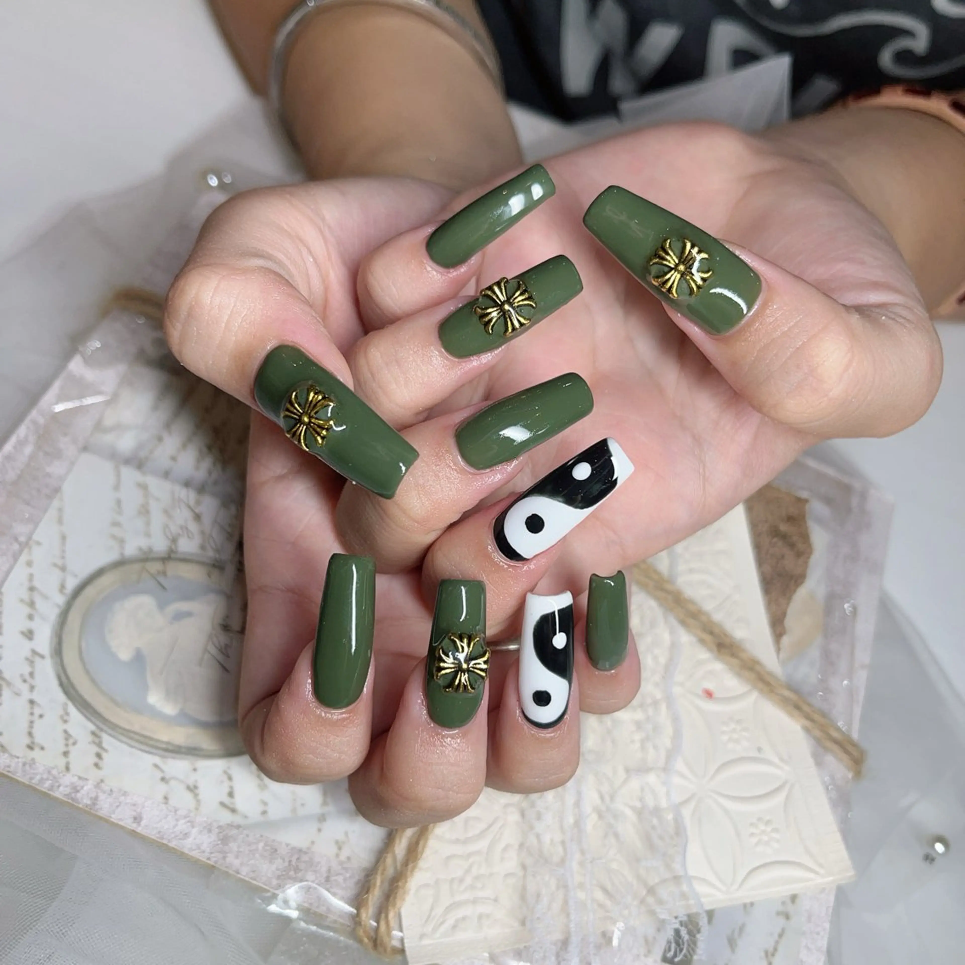 ネイル Fairyフェアリーネイルサロン所属・Nail Hibi サロンのネイルデザイン