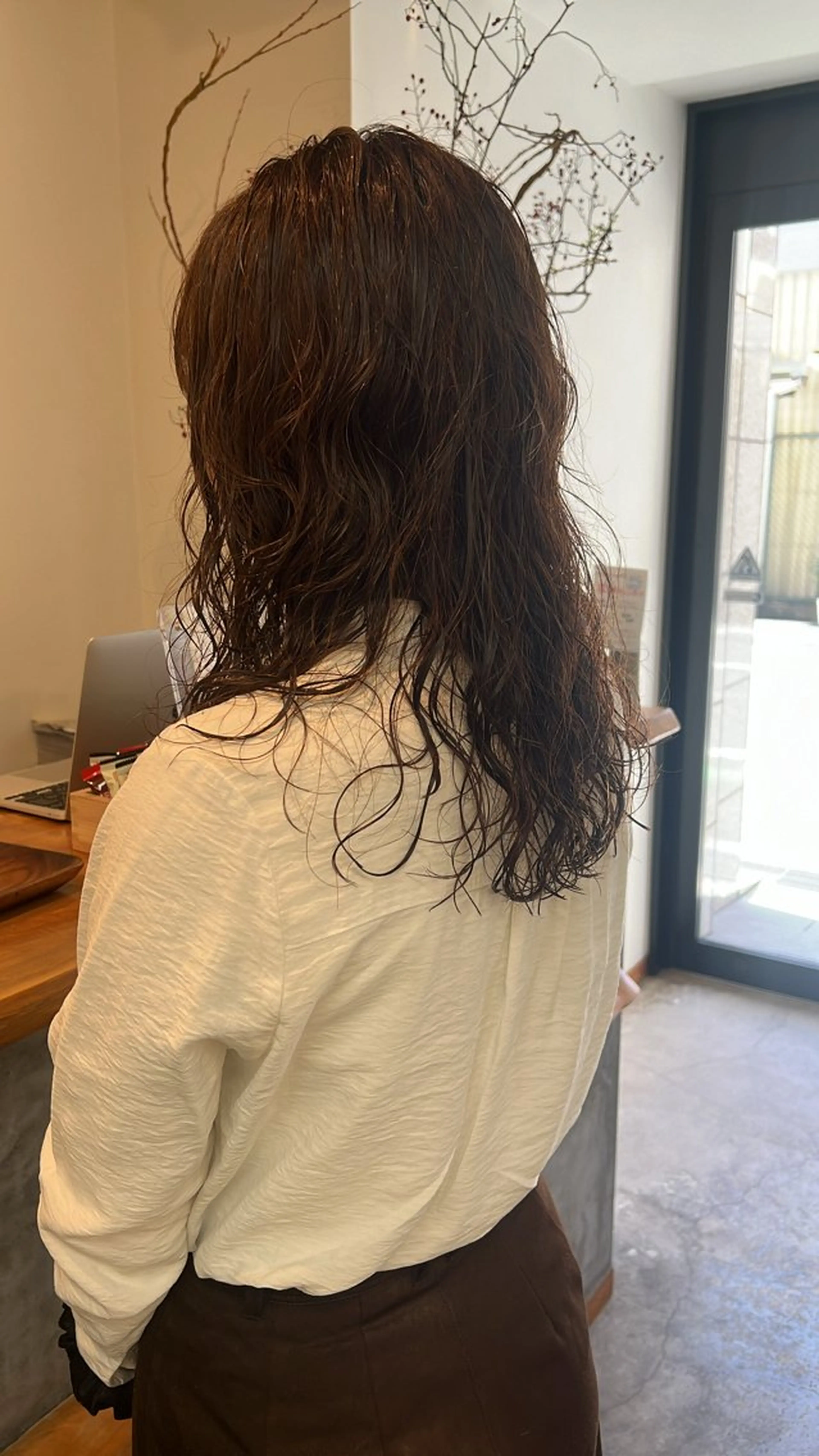 パーマ 安達 咲のヘアスタイル