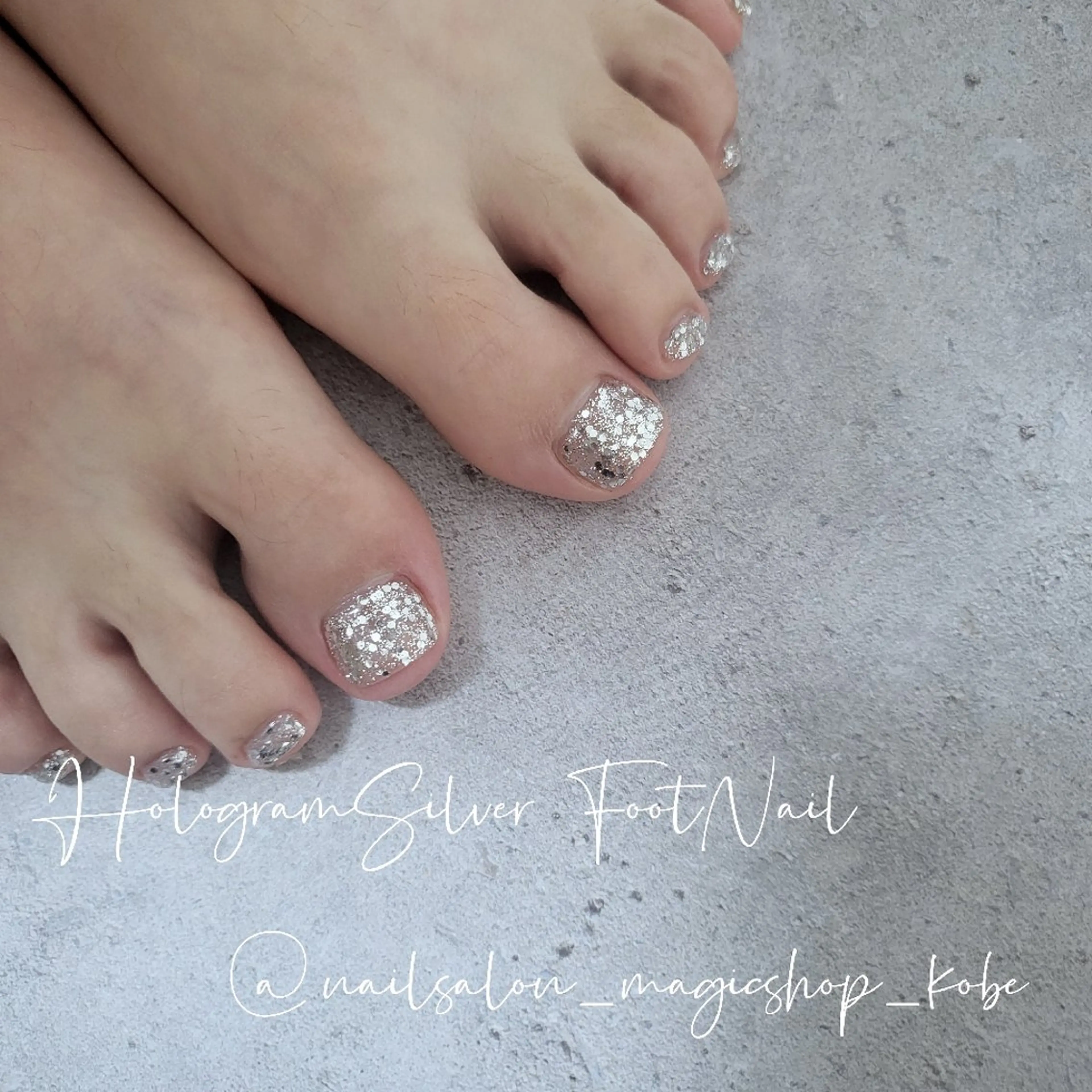 ネイル フットネイル ジェルネイル ラメ(グリッター) ワンカラーネイル シルバー フットネイル Nailsalon MagicShopのネイルデザイン