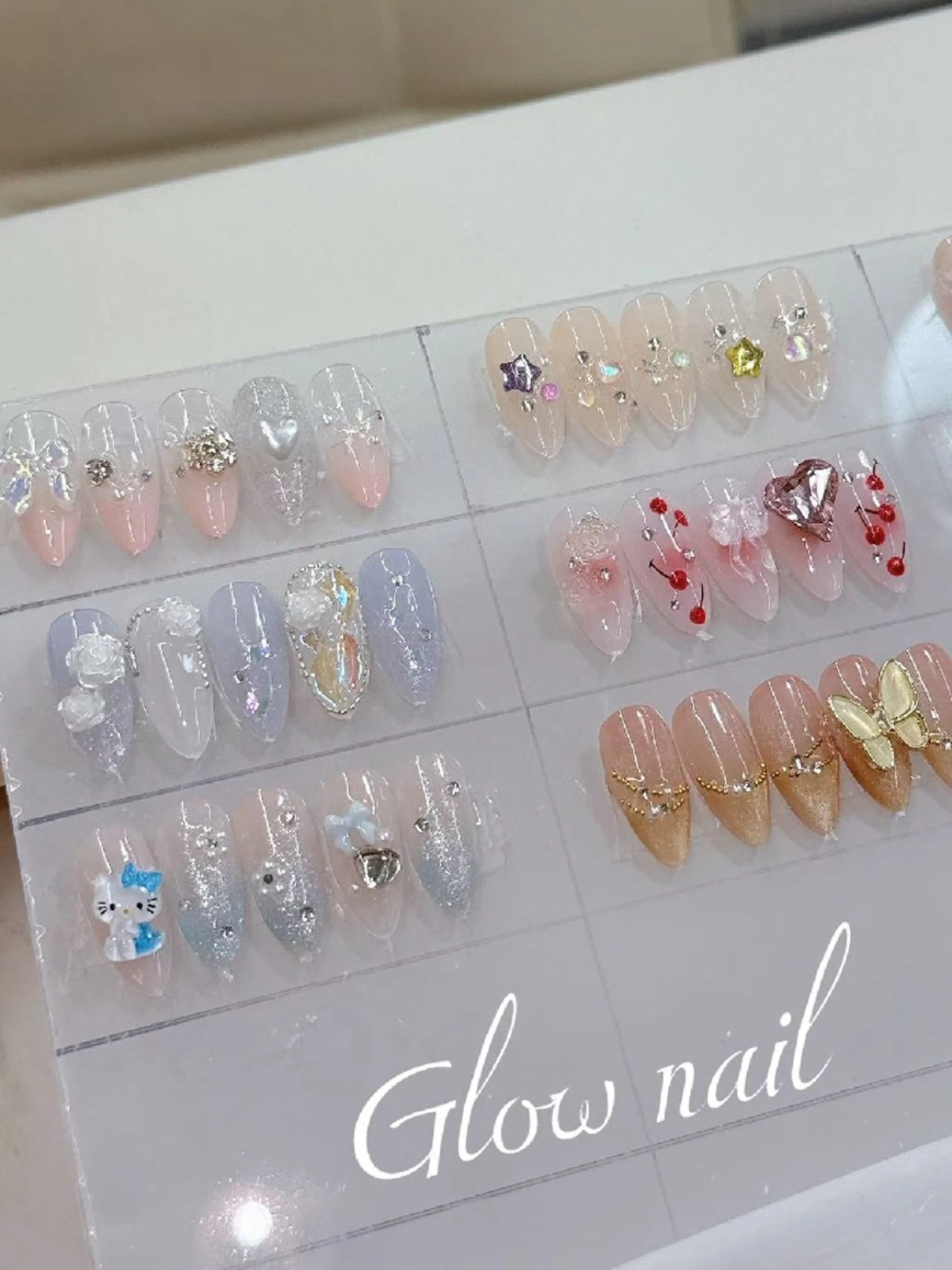 ネイル グロー ネイルのネイルデザイン