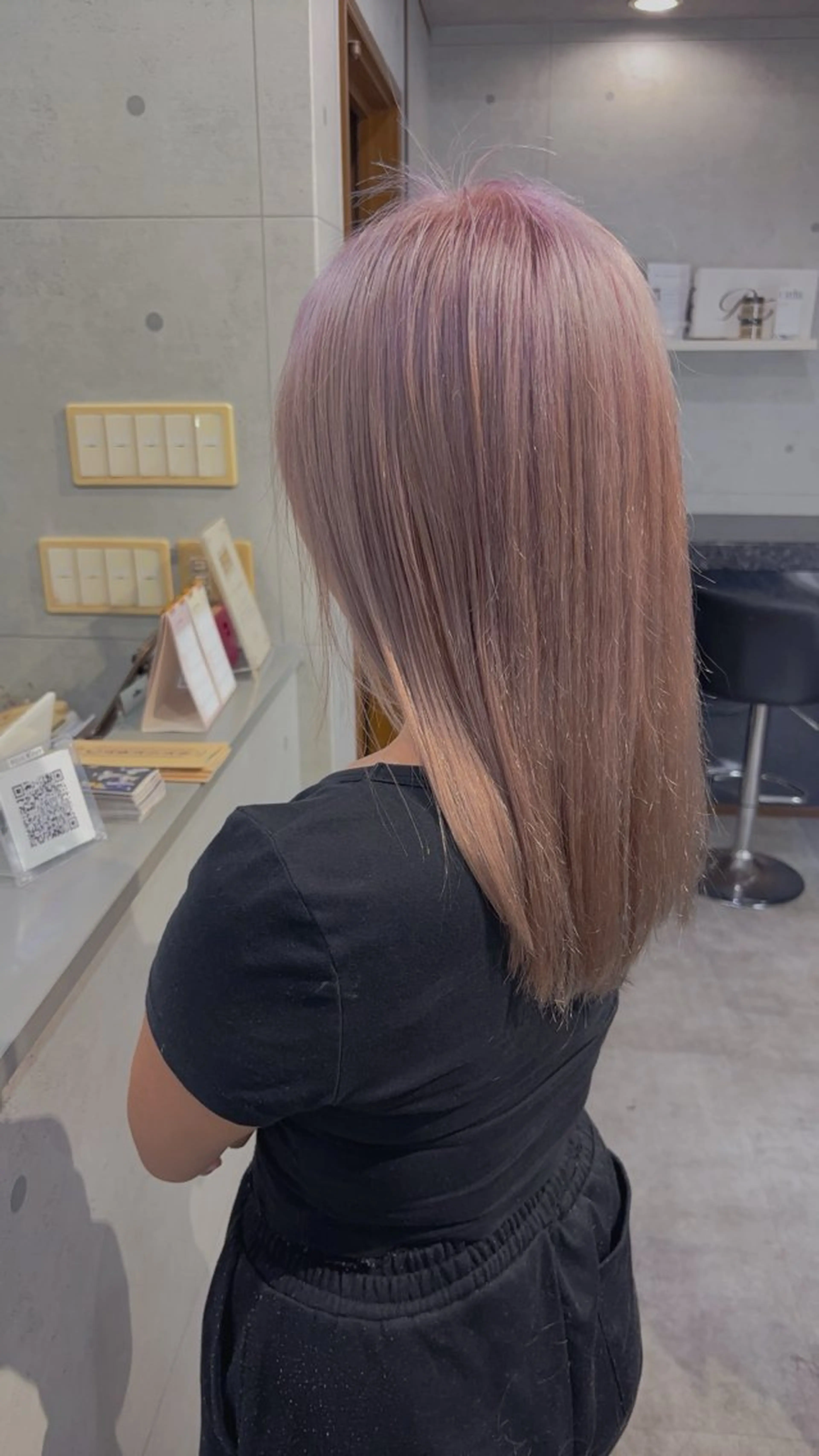 ミディアム ボブ くびれヘア くせ毛 髪質改善 切りっぱなしロブ カット ヘアカラー REVE所属・REVE美容室 REVEマツエクのヘアスタイル