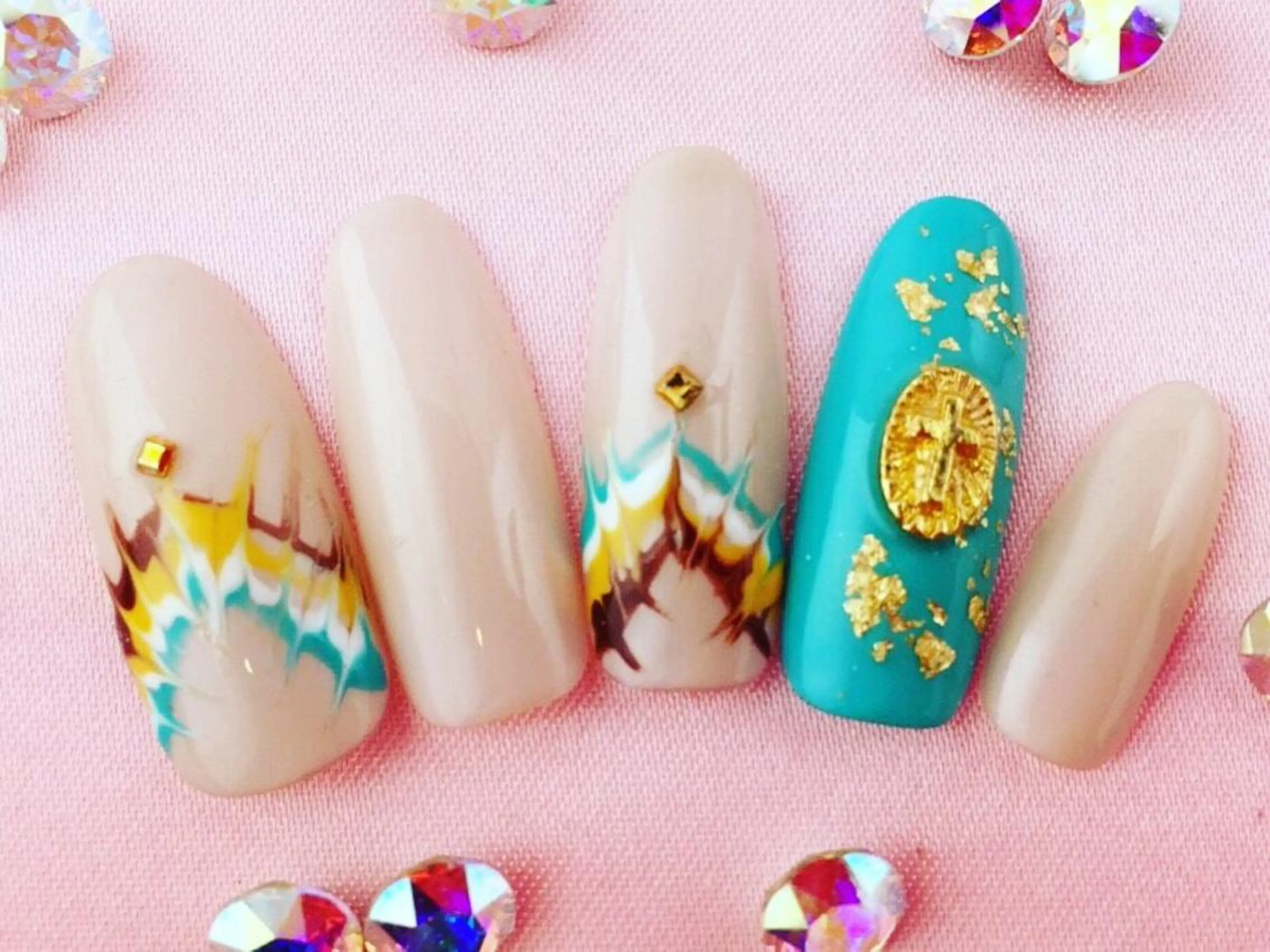 ミディアム カラー ネイル フットネイル NAILSGOGO shibuyaのネイルデザイン