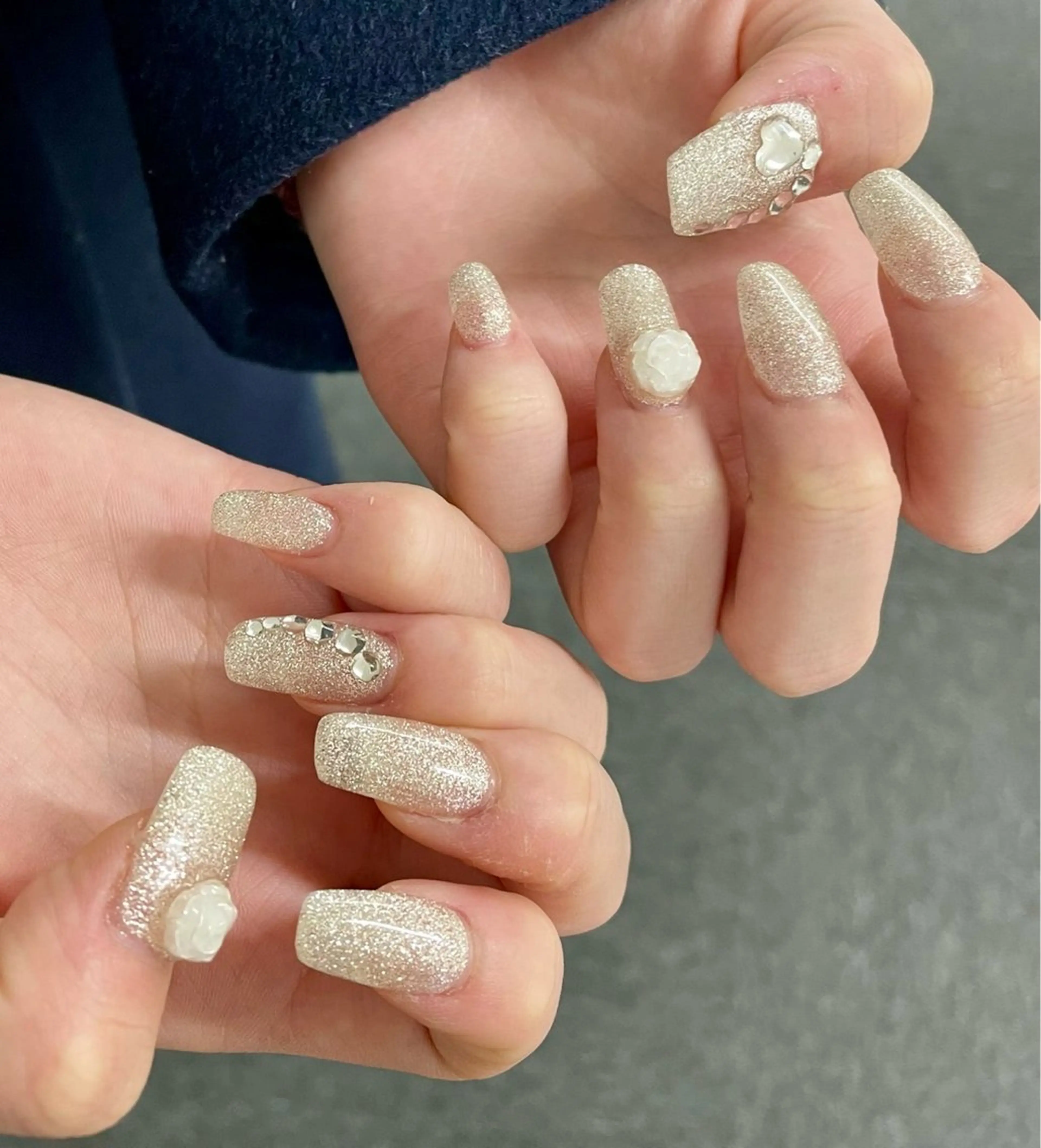 ネイル 長さ出し ラメ(グリッター) シルバー ストーンネイル ハンドネイル ハンドケア 心斎橋Salon Epokkuのネイルデザイン